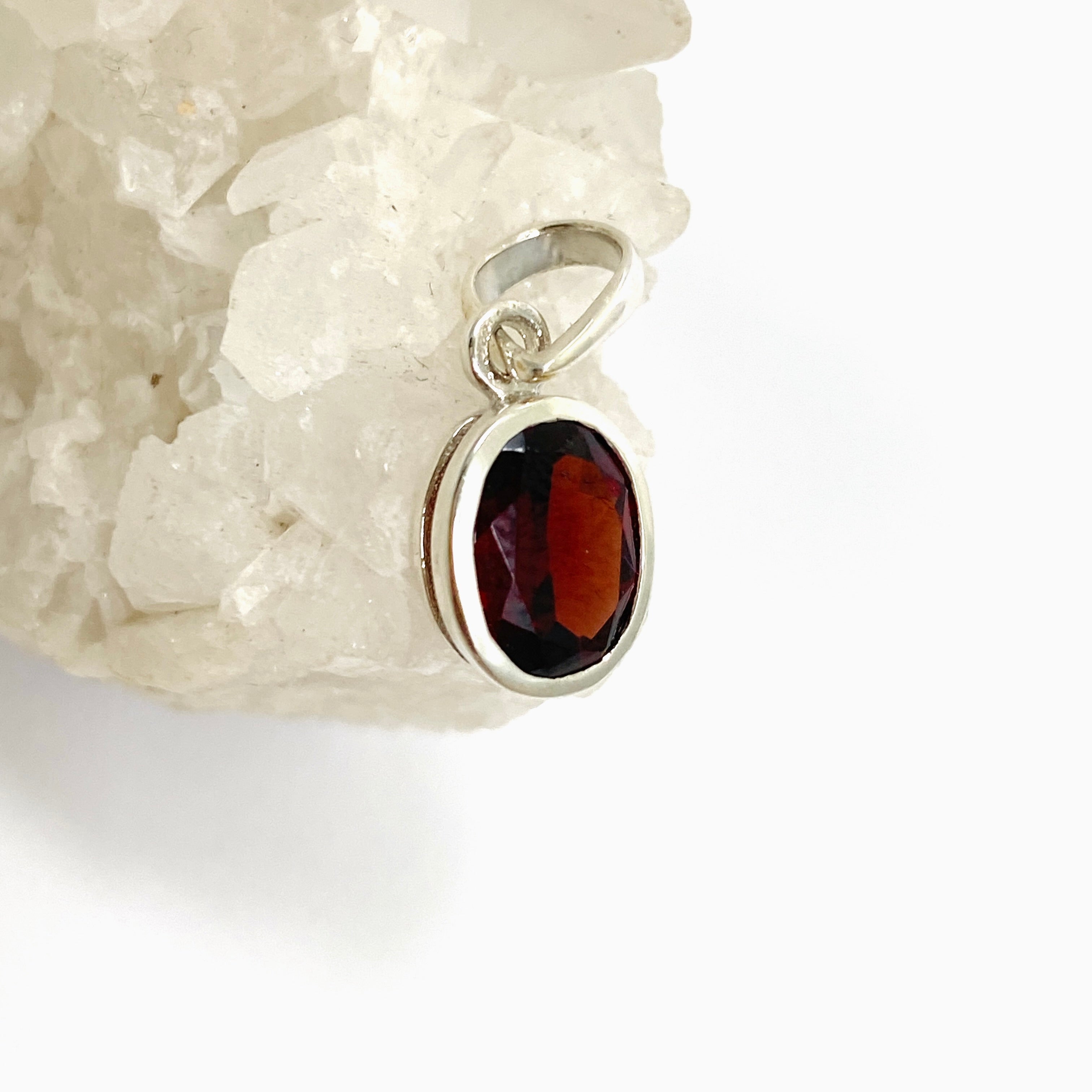 Garnet Oval Faceted Pendant Necklace PPGJ941 - Elegant Jewelry Gift for Women, Perfect for Valentine's Day, Anniversary & Special Occasions