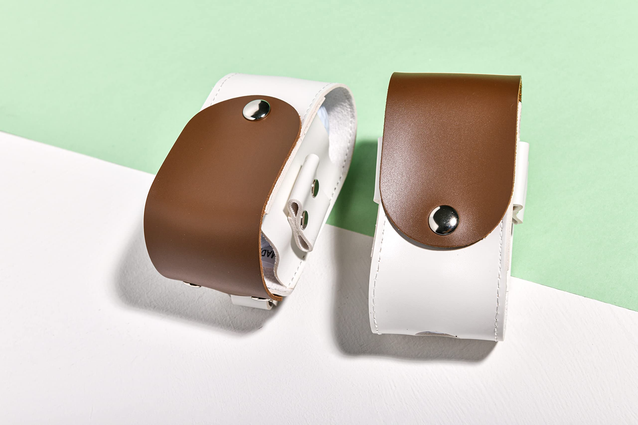 Premium Golf Ball Pouch & Tee Holder Waist Bag - Holds 2 Golf Balls & 4 Tees - Adjustable Belt Clip for Comfort - Brown Sports Accessory - Perfect for Golfers, Driving Range & Course Play