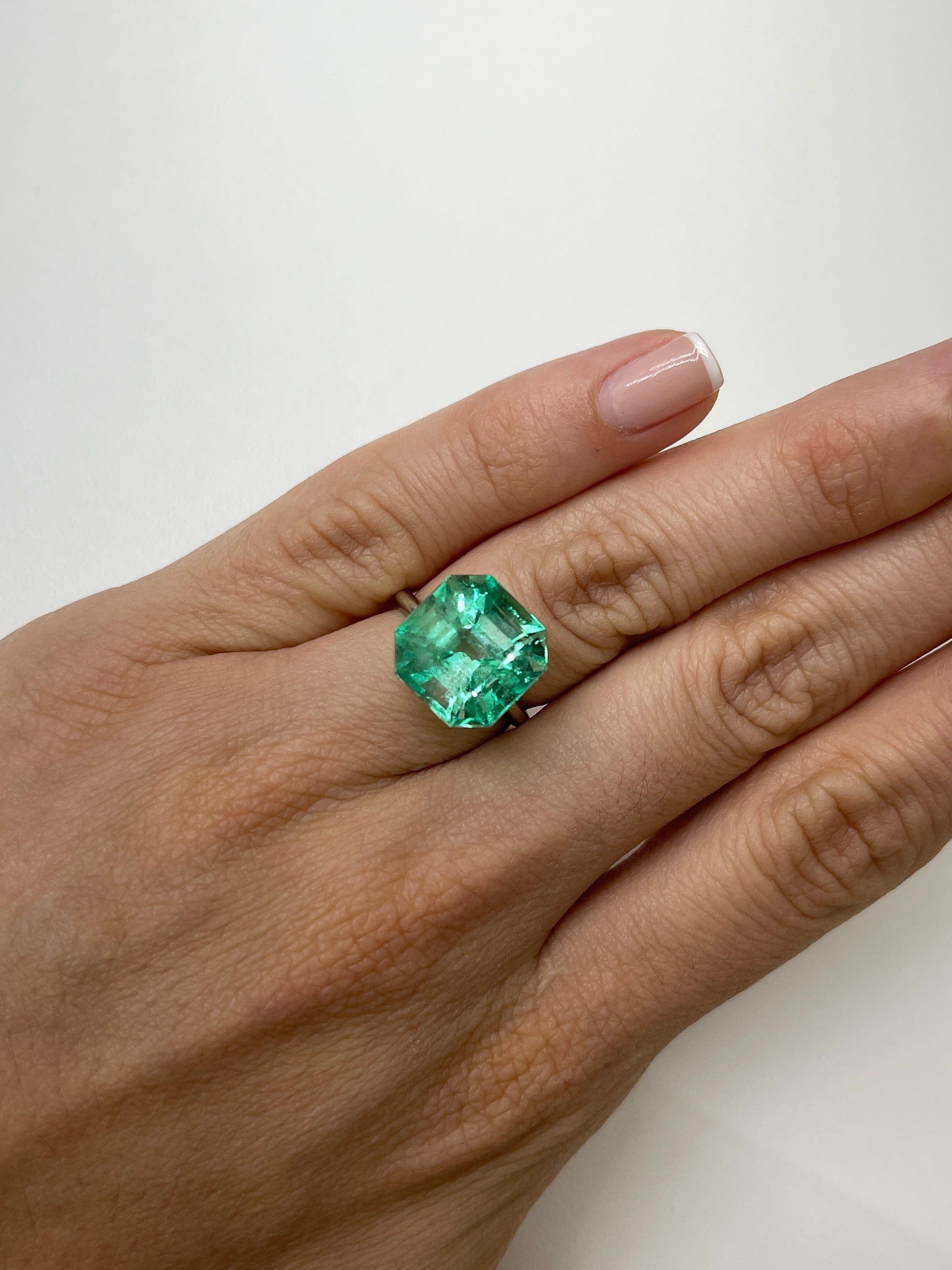 10.49 Carat Natural Colombian Emerald - 13x13mm Asscher Cut Loose Gemstone for Jewelry Making, Engagement Rings & Luxury Gifts