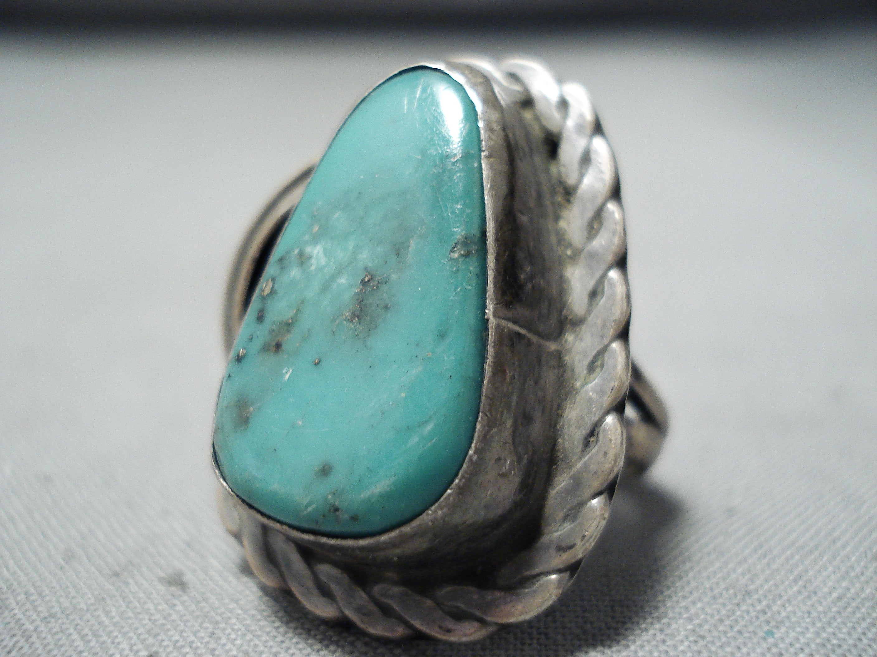 Vintage Navajo Sterling Silver Ring with Leaf Green Turquoise - Handmade Native American Jewelry for Women - Perfect for Boho, Western & Festival Fashion
