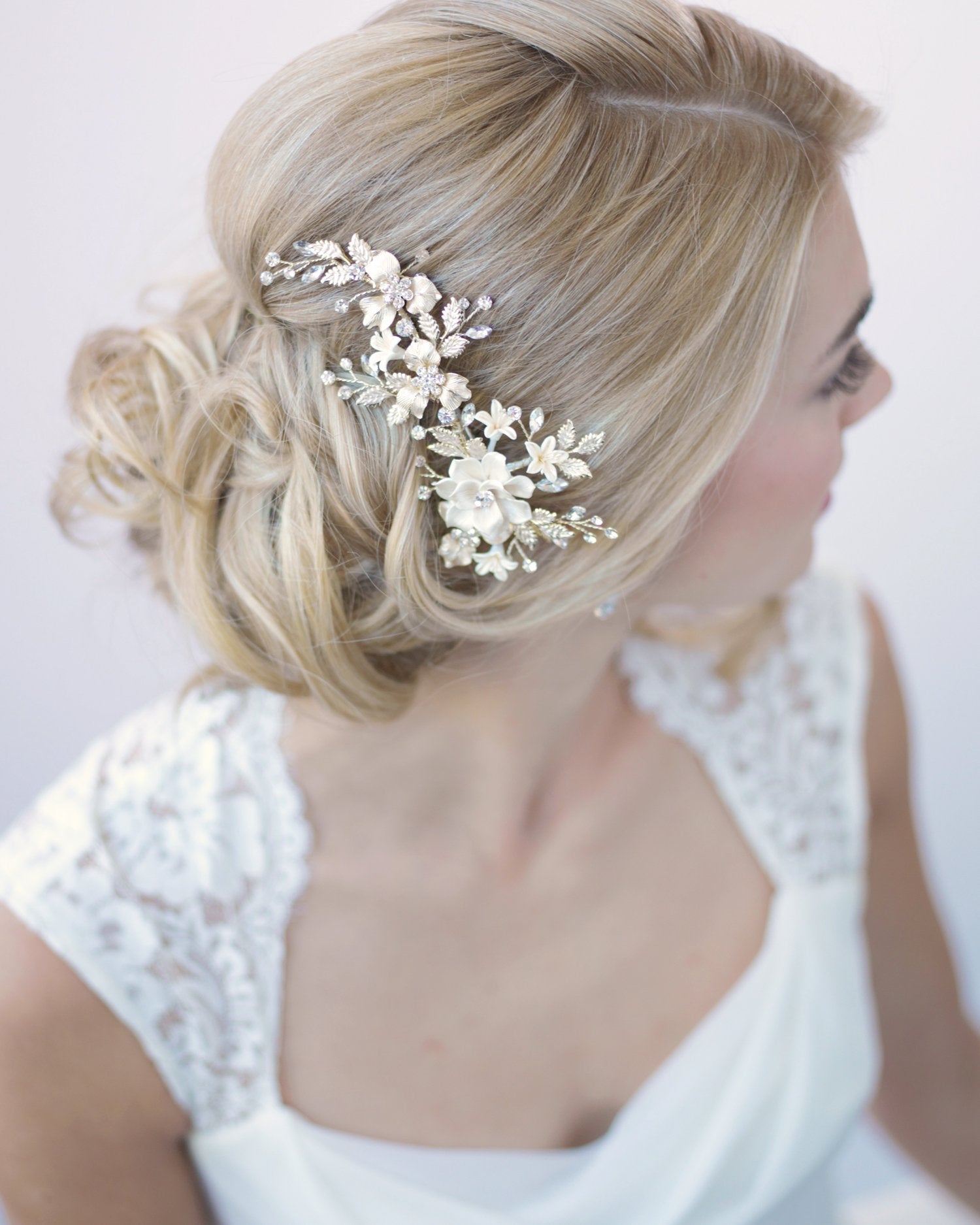 Ivory & Floral Bridal Hair Clip - Elegant Wedding Accessory for Brides, Bridesmaids & Special Occasions - Perfect for Weddings, Prom & Formal Events