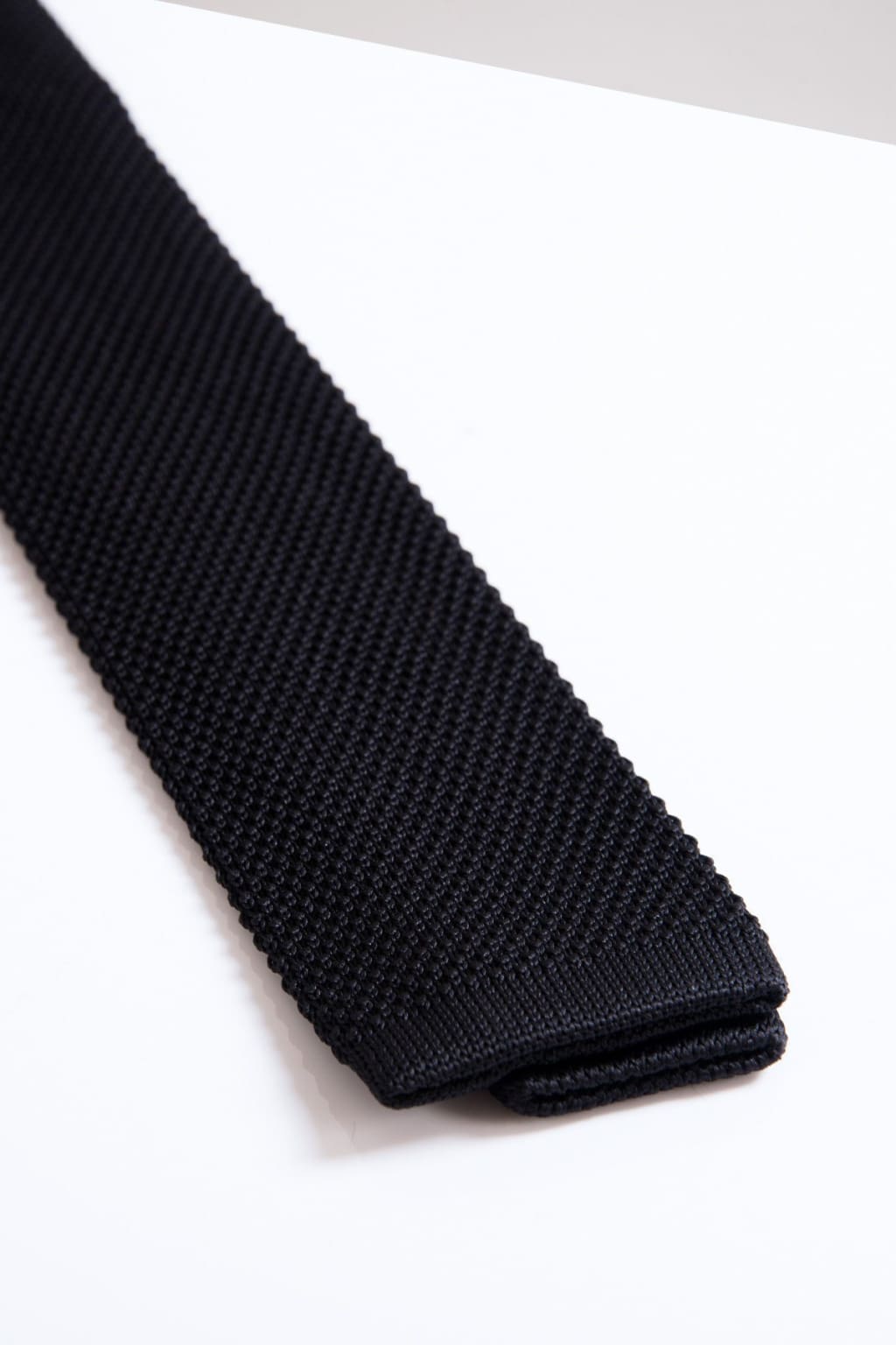 LA Smith Black Knitted Tie for Men - Slim Skinny Necktie for Business, Wedding & Formal Events - Stylish & Comfortable Silk Blend Fabric