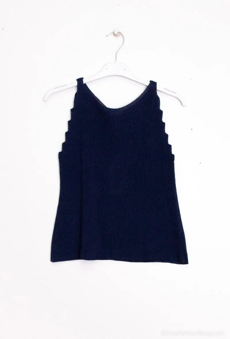 Zig Zag Sleeveless Top for Women - Trendy Striped Summer Blouse for Casual Outings & Beach Vacations