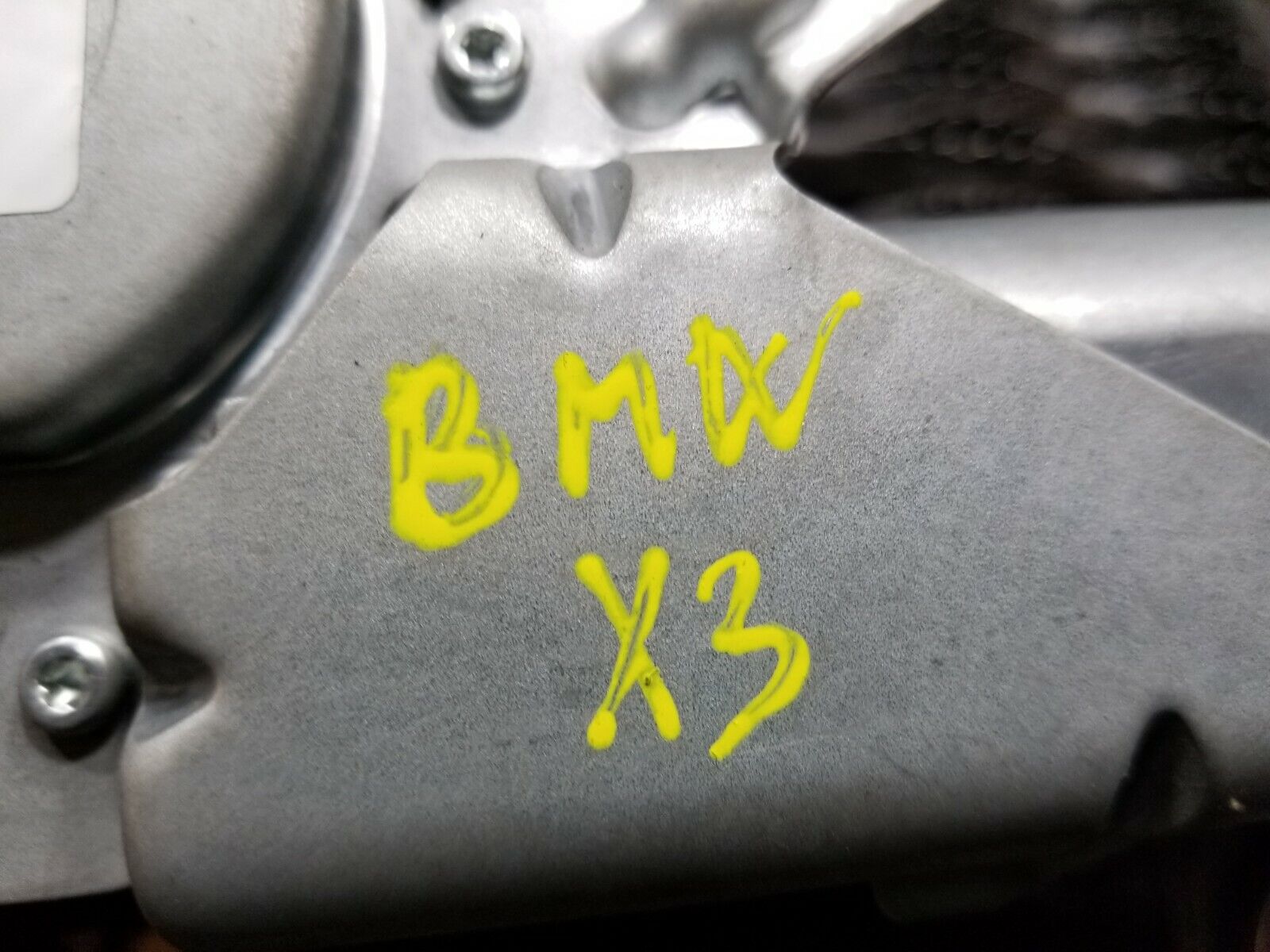 04 05 06 BMW X3 E83 Rear Wiper Motor Replacement - OEM Quality - Perfect for Rainy Weather & Winter Driving