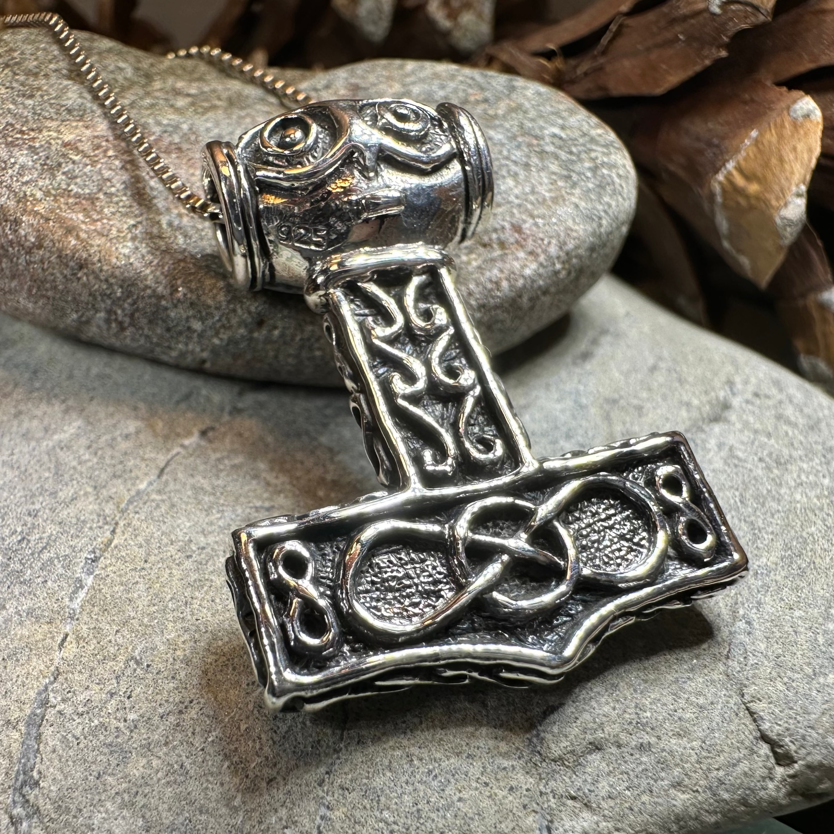 Thor's Hammer Necklace - Viking Mjolnir Pendant for Men & Women - Norse Mythology Jewelry - Perfect for Cosplay, Gifts & Everyday Wear