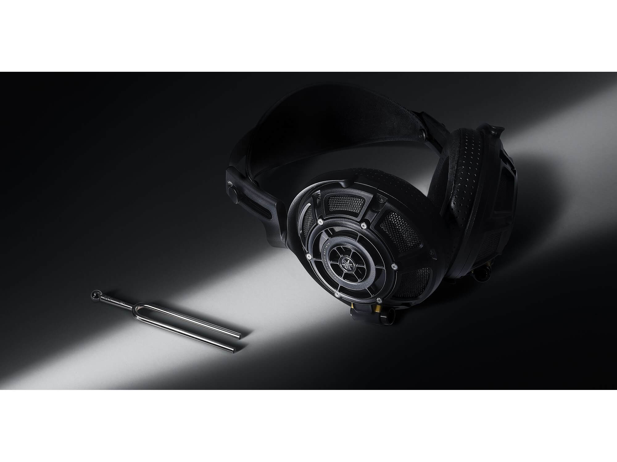 Yamaha YH-5000SE Premium Over-Ear Headphones - High-Fidelity Sound, Noise Cancelling, Wireless Bluetooth - Perfect for Music Lovers, Audiophiles & Home Studio Use