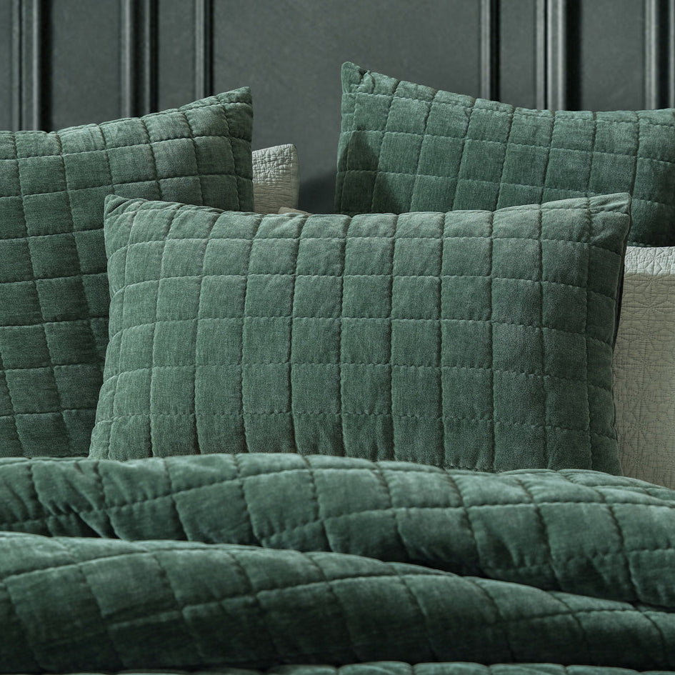 Luxury Apollo Cilantro Quilt Cover Set - King Size Bedding Set by Logan & Mason Platinum - Soft Breathable Cotton for Master Bedroom, Guest Room & Hotel Decor