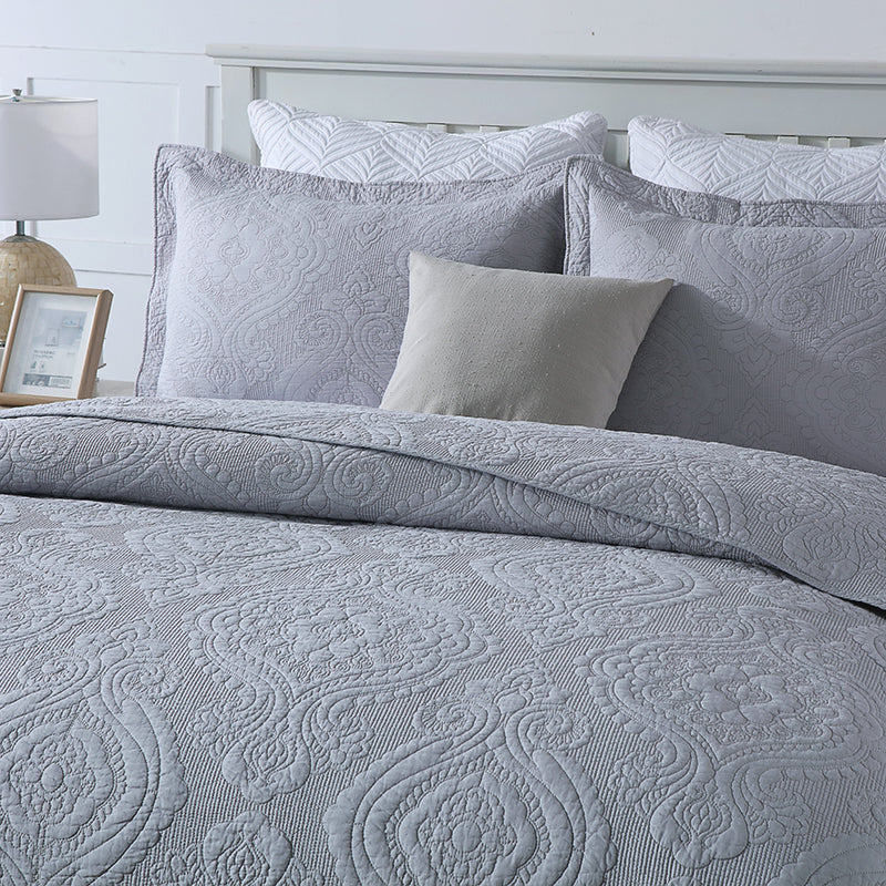 Aramis Reversible 3-Piece Damask Quilt Set - King Size Bedding with Matching Pillow Shams - Luxury Bedroom Decor for Master & Guest Rooms