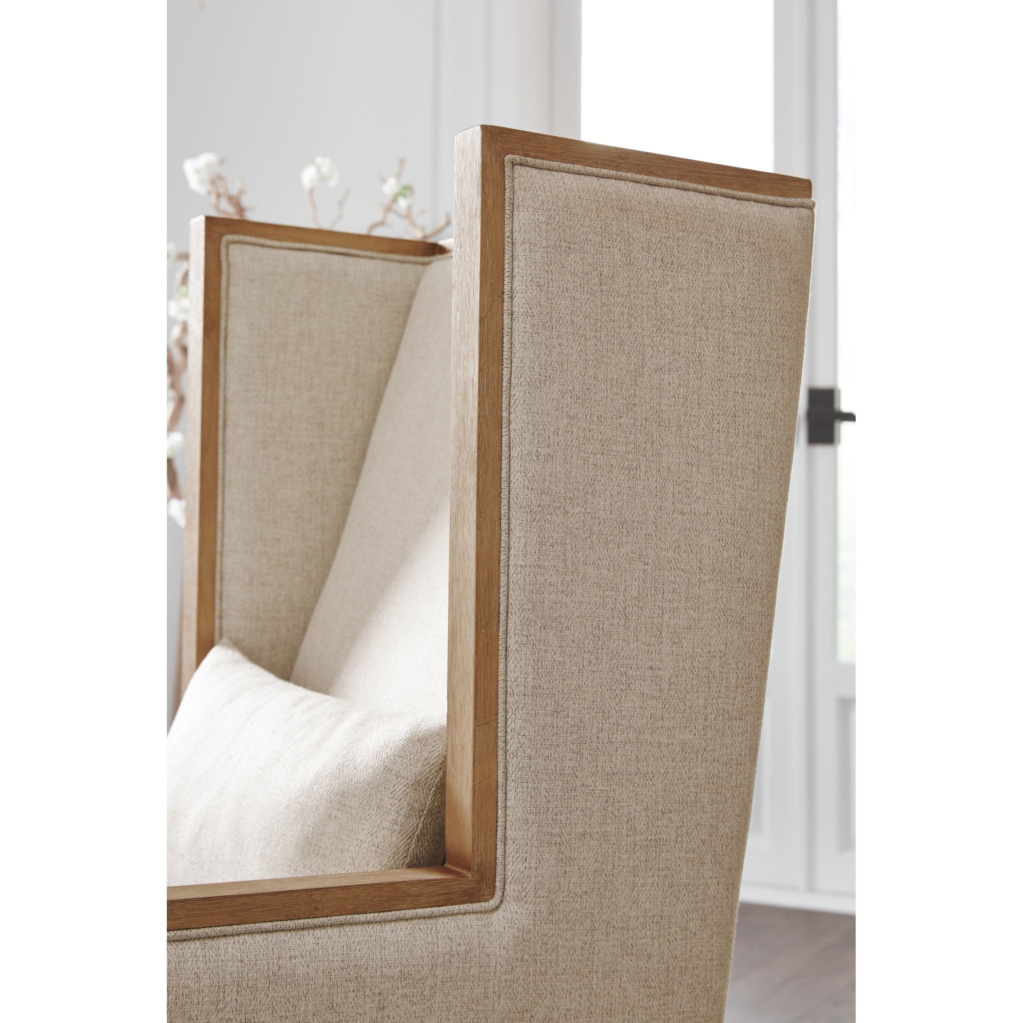 Avila Accent Chair - Modern Linen Upholstered Lounge Chair for Living Room, Bedroom & Office - Comfortable Reading Chair with Sturdy Wooden Legs