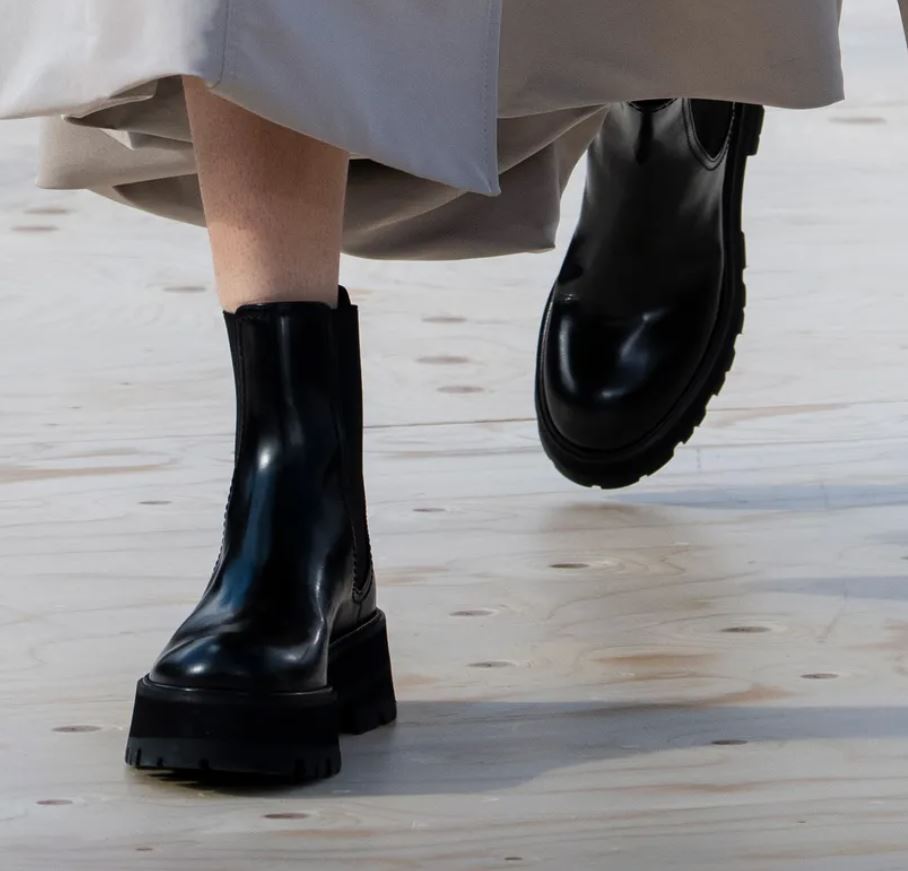 Stylish Black Rave Chelsea Boots for Women - Comfortable & Fashionable Ankle Boots for Casual Outfits, Parties & Night Out