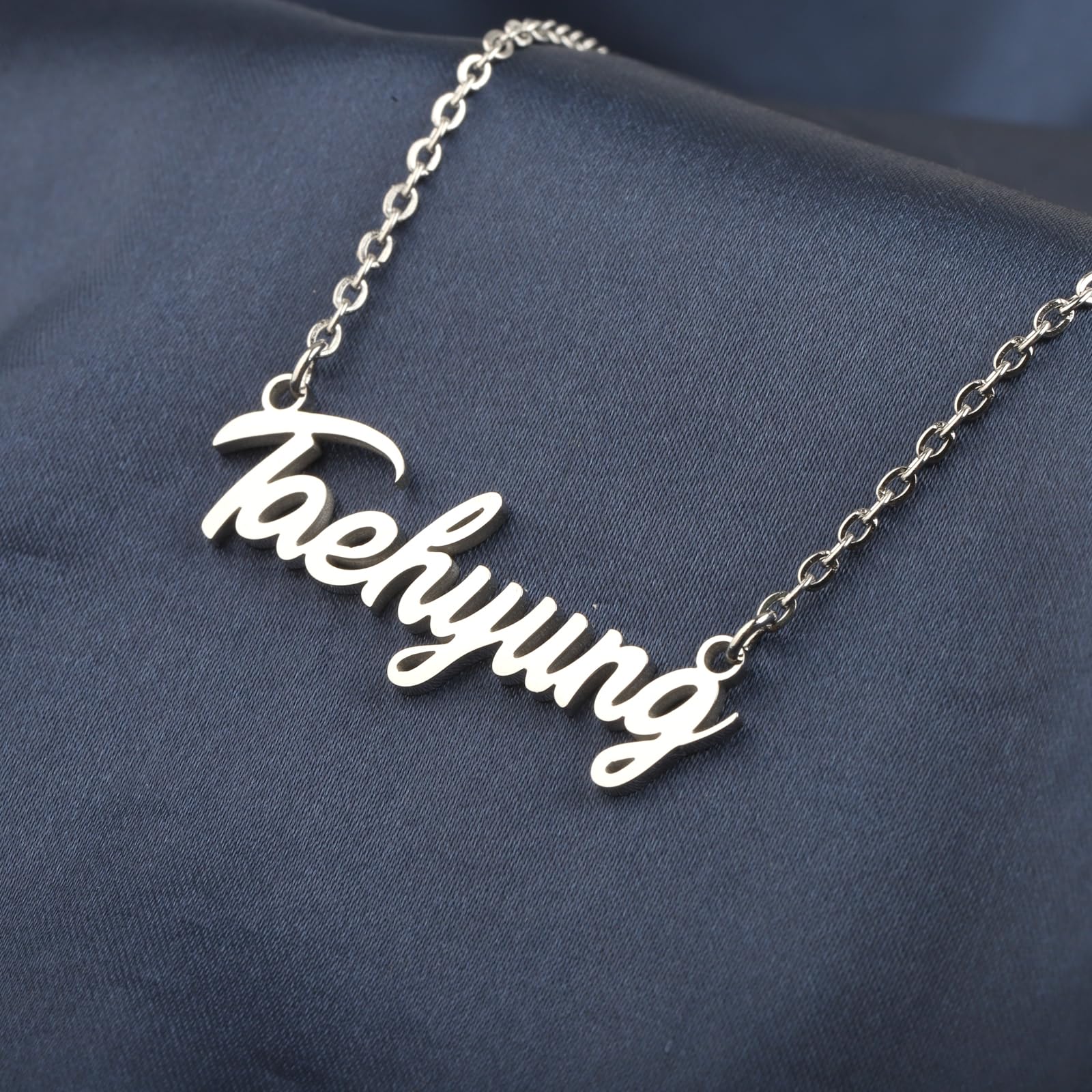 Kpop Singer Necklace with Card - Official Kpop Merchandise & Jewelry Gift for Fans - Perfect for Concerts, Birthdays, and Kpop Fan Events