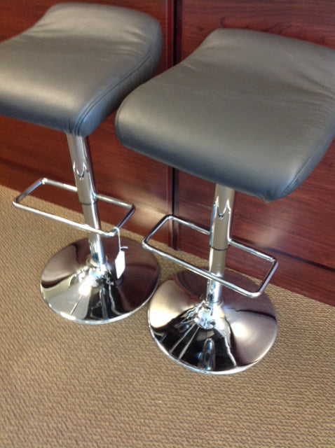 Set of 2 Modern Bar Stools for Kitchen Counter - Adjustable Height Swivel Stools with Padded Seat - Perfect for Breakfast Bar, Home Bar, and Dining Room