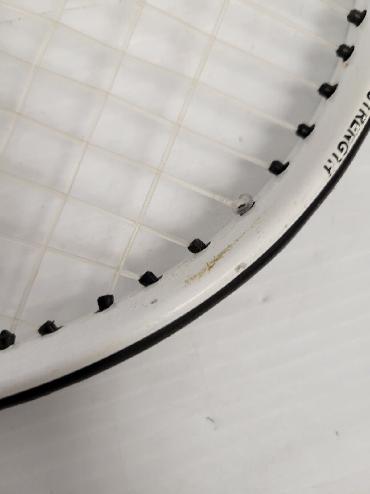 Wilson Atomic Tennis Racket - Lightweight Carbon Fiber Tennis Racquet for Adults & Teens - Perfect for Beginners & Intermediate Players - Great for Court Training & Competitive Matches