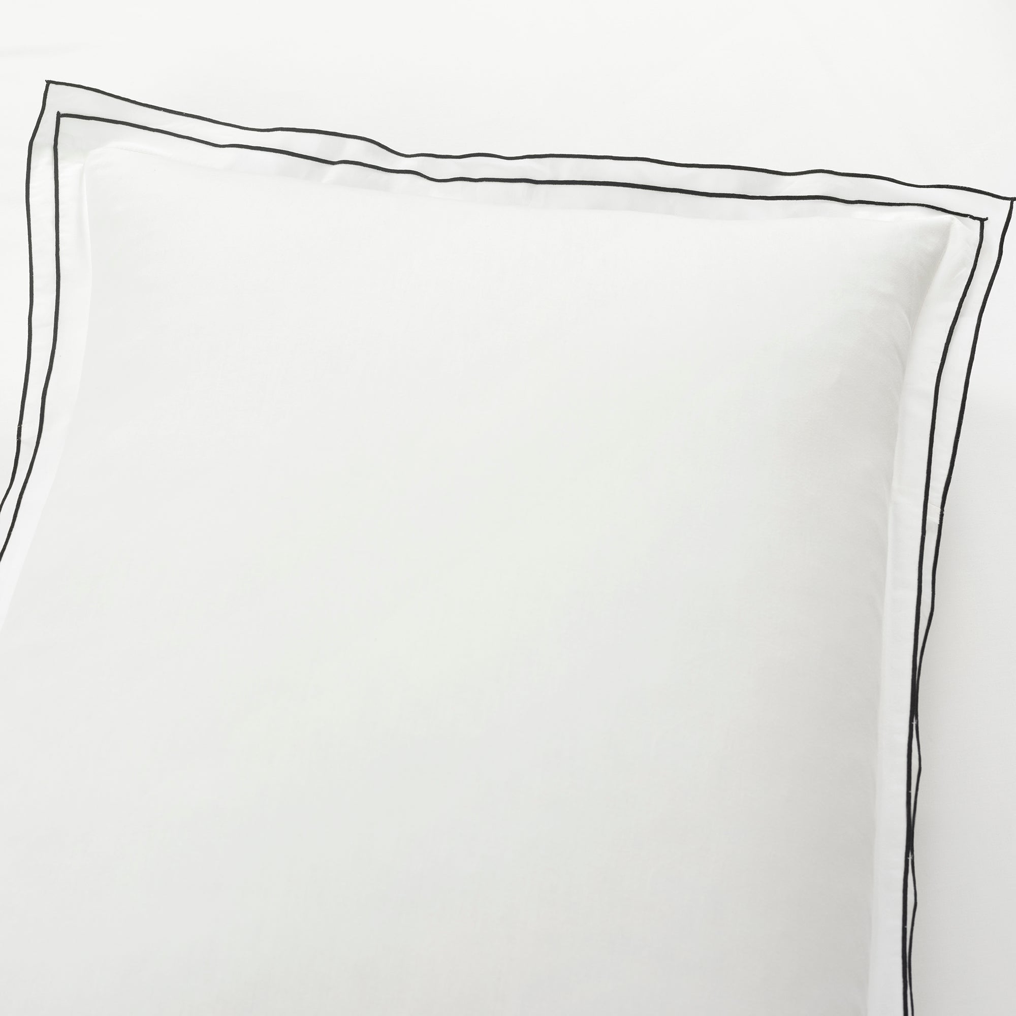 Luxury Hampton Double Flange Embroidered Duvet Cover Set - Queen Size, 100% Cotton, Contrast Edge Design for Elegant Bedroom Decor | Perfect for Master Bedrooms, Guest Rooms & Hotel Style Bedding
