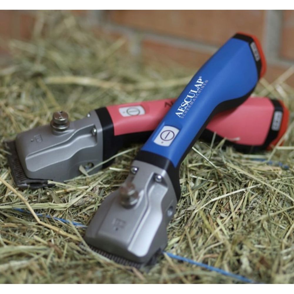 Aesculap Bonum Cordless Horse Clipper - Professional Animal Grooming Tool with 2 Batteries for Horses, Dogs & Livestock - Perfect for Show Prep, Barn Use & Home Grooming