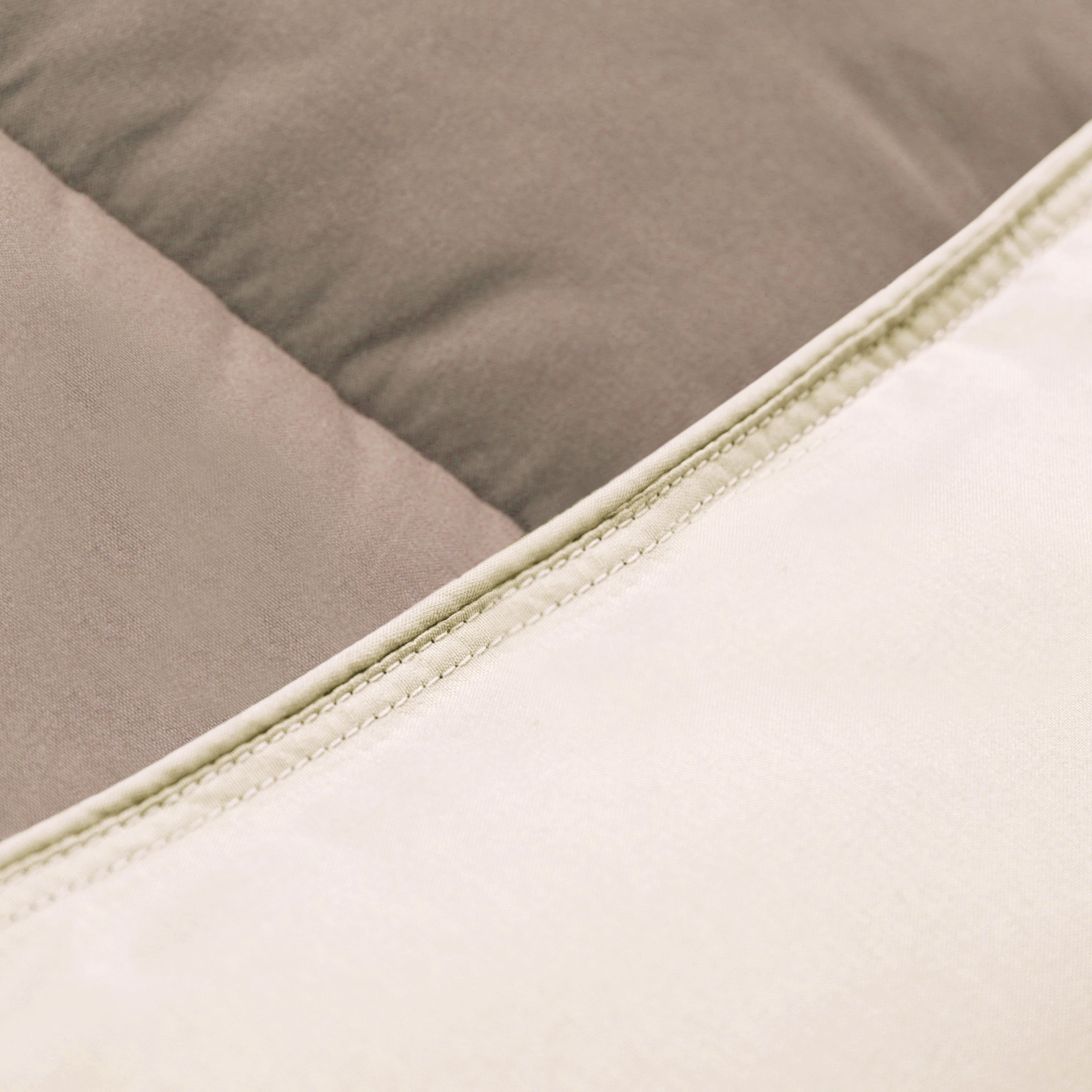 Luxury Brushed Microfiber Reversible Comforter Set - Ultra Soft Bedding for All Seasons - Perfect for Master Bedroom, Guest Room & Dormitory