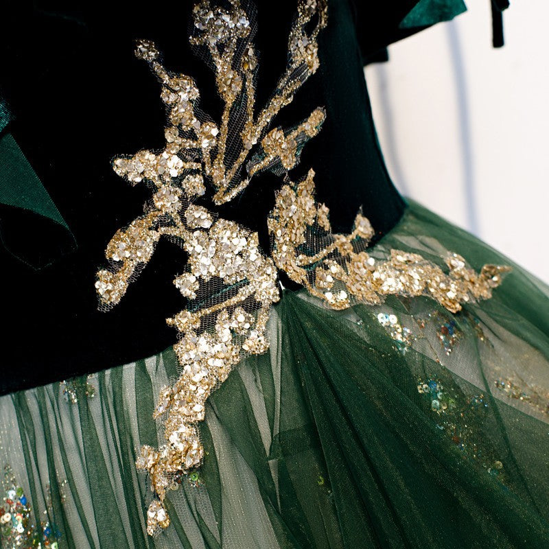 Elegant Green Spaghetti Strap A-Line Tulle Prom Dress with Shiny Finish - Perfect for Formal Evening Gowns, Homecoming, and Special Occasions