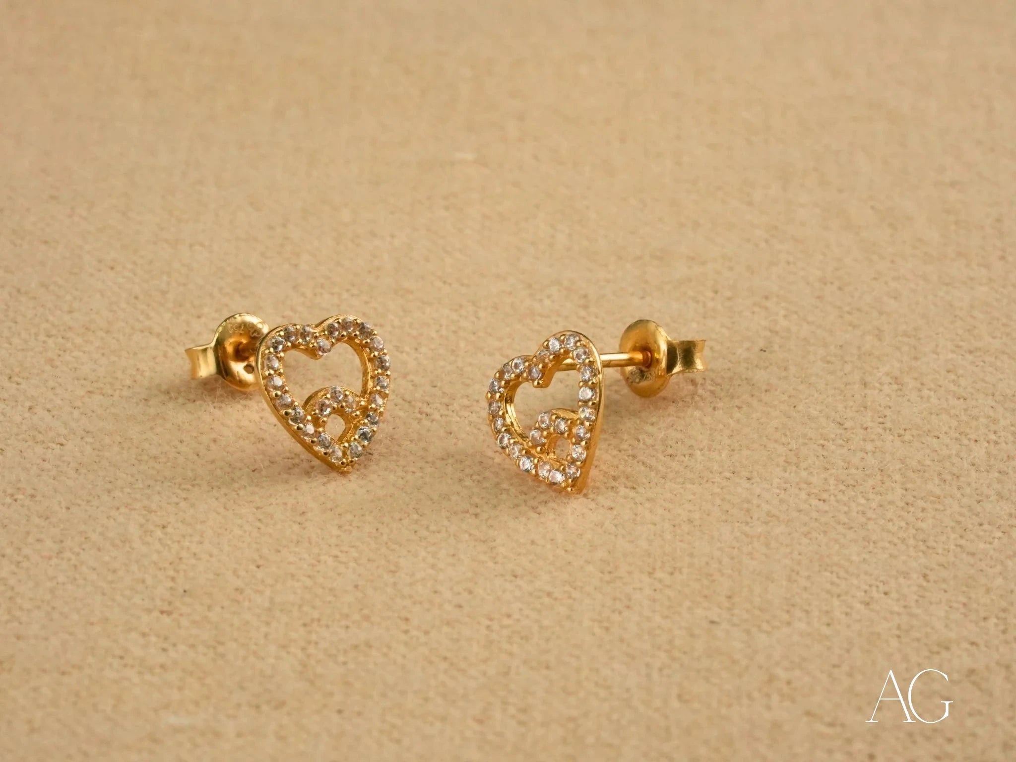 18K Gold CZ Heart Stud Earrings for Women - Romantic Valentine's Day Gift, Anniversary Jewelry - Perfect for Date Nights, Weddings & Special Occasions