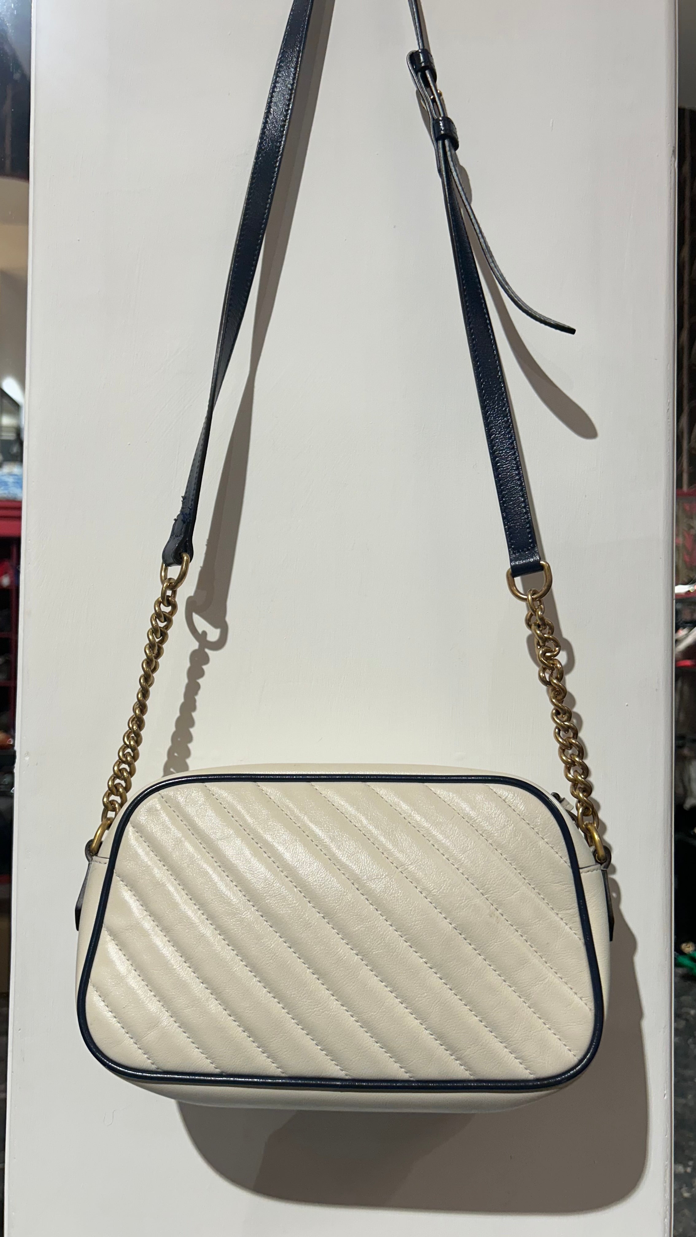 Gucci White Crossbody Bag for Women - Stylish Leather Shoulder Purse for Everyday Use, Travel & Shopping