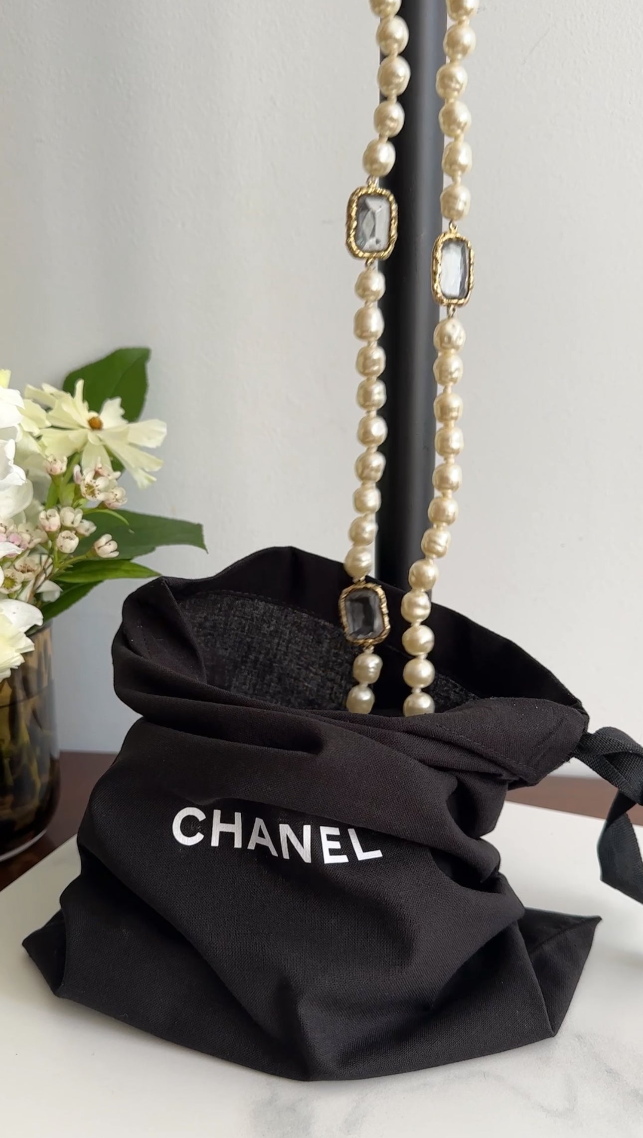 Vintage Chanel Baroque Pearl & Gripoix Chicklet Sautoir Necklace from 1981 - Perfect for Vintage Fashion Collectors & Special Occasions