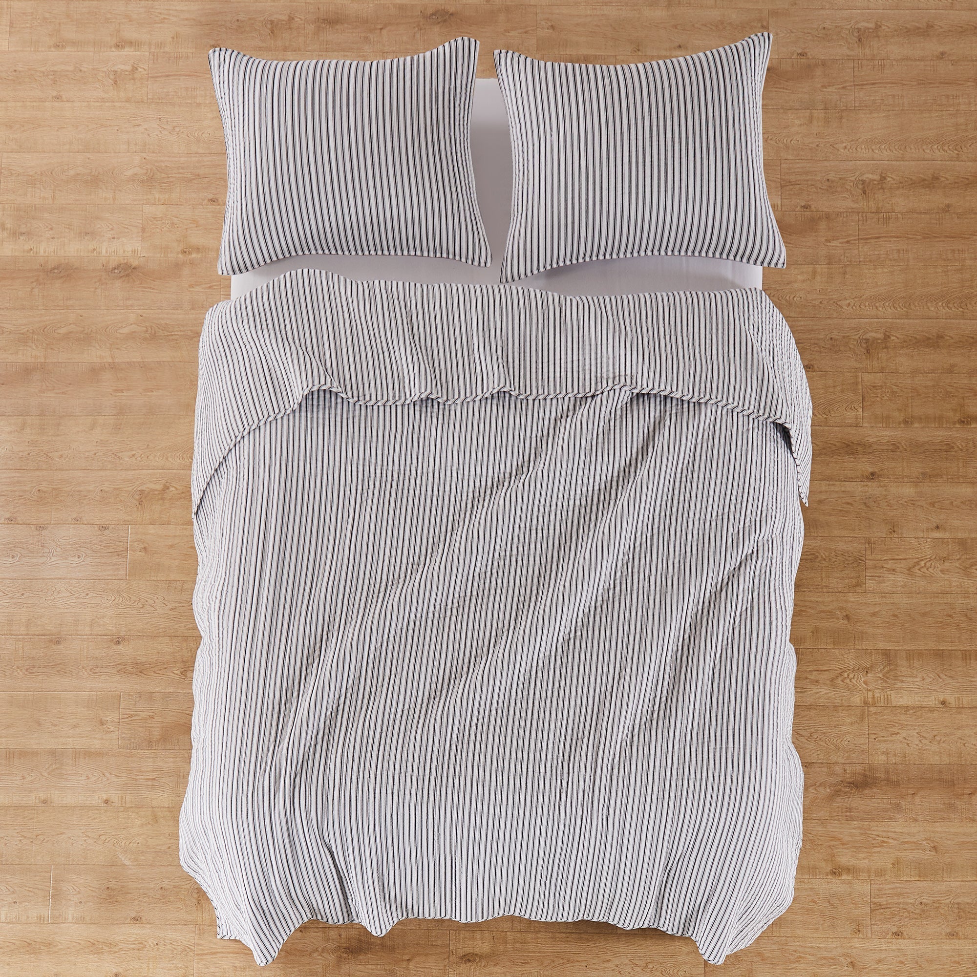 Premium Tobago Stripe Quilt Set - Soft & Breathable Cotton Bedding - Queen Size Bedspread for Cozy Sleep - Perfect for Guest Rooms, Master Bedrooms & Vacation Homes