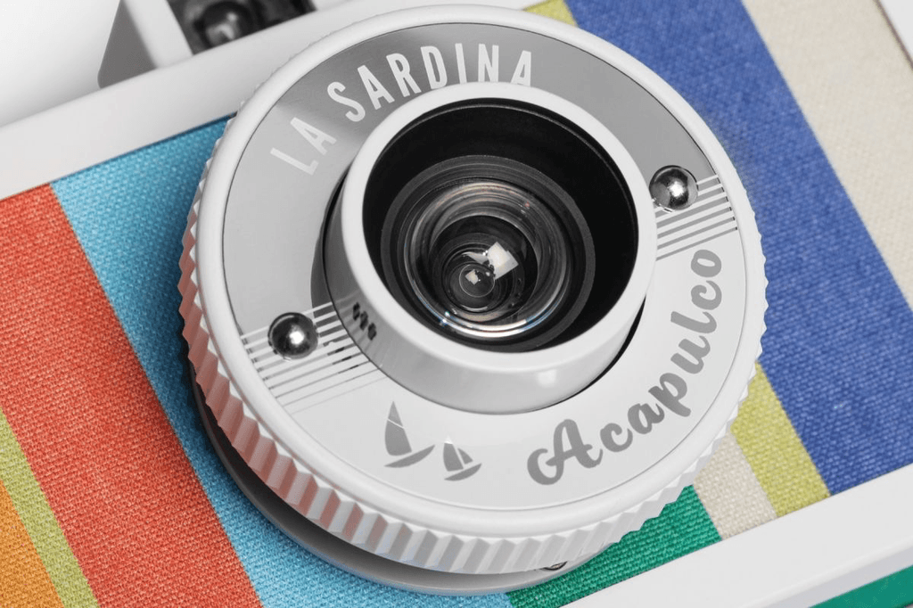 Lomography La Sardina Camera & Flash Acapulco Caleta - 35mm Film Camera with Built-in Flash, Vintage Style for Creative Photography - Perfect for Travel, Street Photography & Artistic Shots
