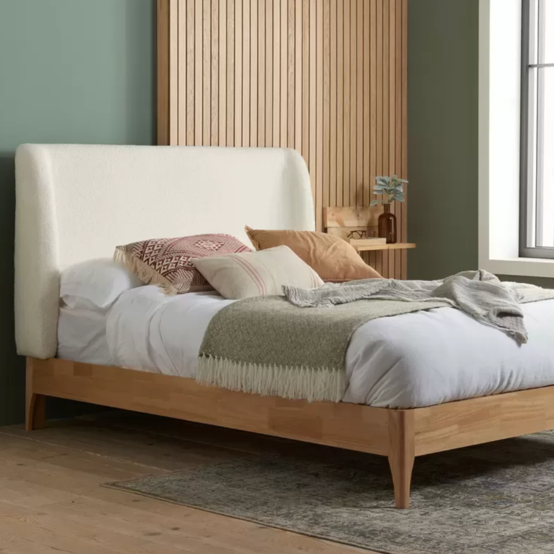 Zanden Queen Size Bed Frame - Sturdy Metal Platform Bed with Wooden Slats, Noise-Free Support for Mattress - Perfect for Modern Bedrooms, Guest Rooms & Apartments