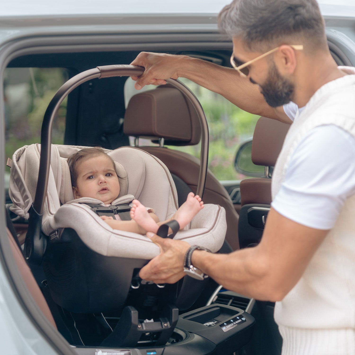 Maxi Cosi Peri 180 Rotating Infant Car Seat - 360° Swivel Base for Easy Entry & Exit - Rear & Forward Facing - For Babies 4-35 lbs - Perfect for Travel & Daily Commute
