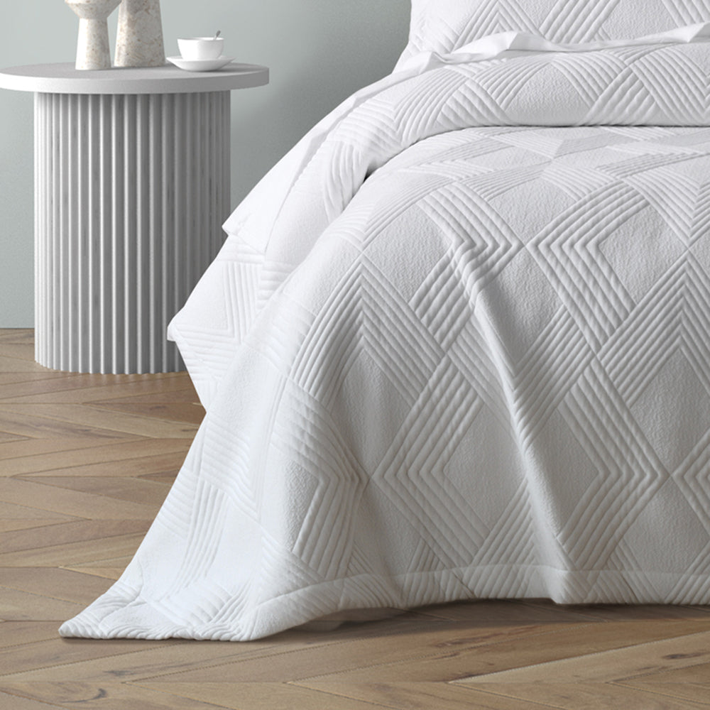 Cassiano White Coverlet Set - Queen/King Size Bedding for Luxury Comfort | Perfect for Master Bedroom, Guest Room & Hotel Decor