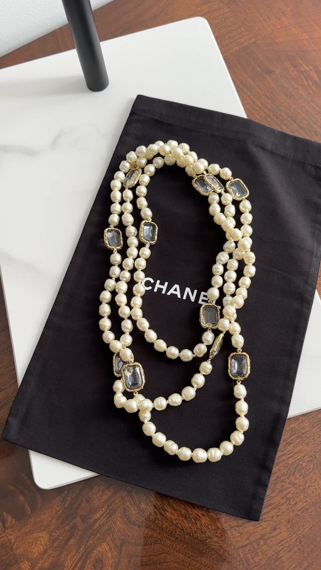 Vintage Chanel Baroque Pearl & Gripoix Chicklet Sautoir Necklace from 1981 - Perfect for Vintage Fashion Collectors & Special Occasions