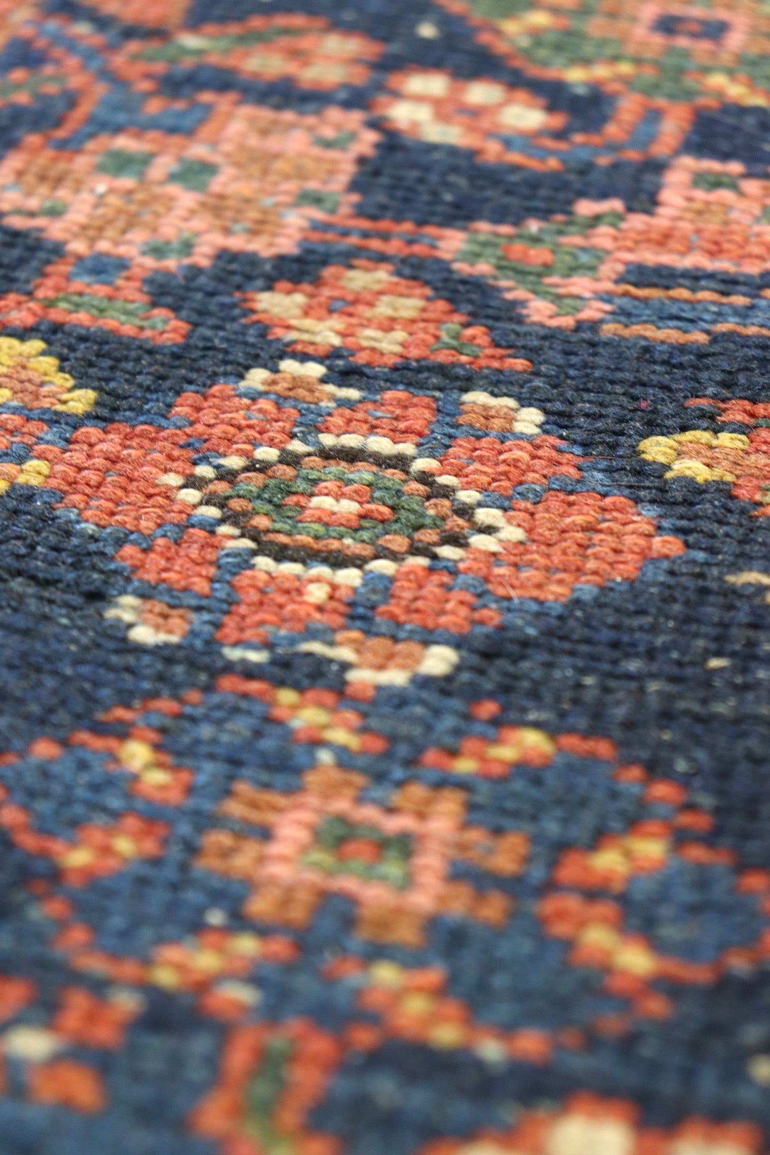 Authentic Antique Bibikabad Handwoven Tribal Rug - J67183 - Perfect for Boho Home Decor, Living Room & Bedroom Accent