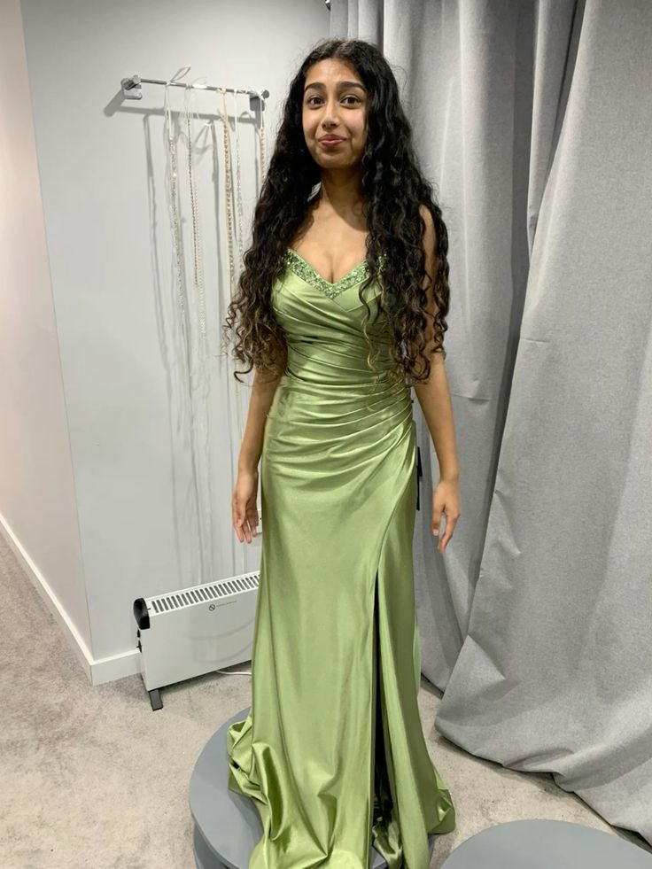 Elegant Green Mermaid Satin Long Prom Dress with Beaded Details - Formal Evening Gown for Homecoming, Wedding, and Special Occasions