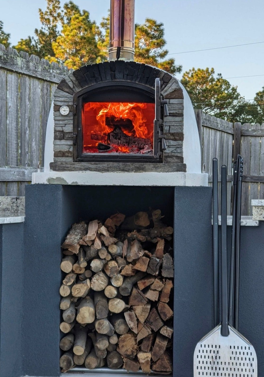 Premium VENTURA PRETO Hybrid Wood & Gas Pizza Oven - Best Selling Outdoor Pizza Maker for Backyard, Patio & Restaurant Use