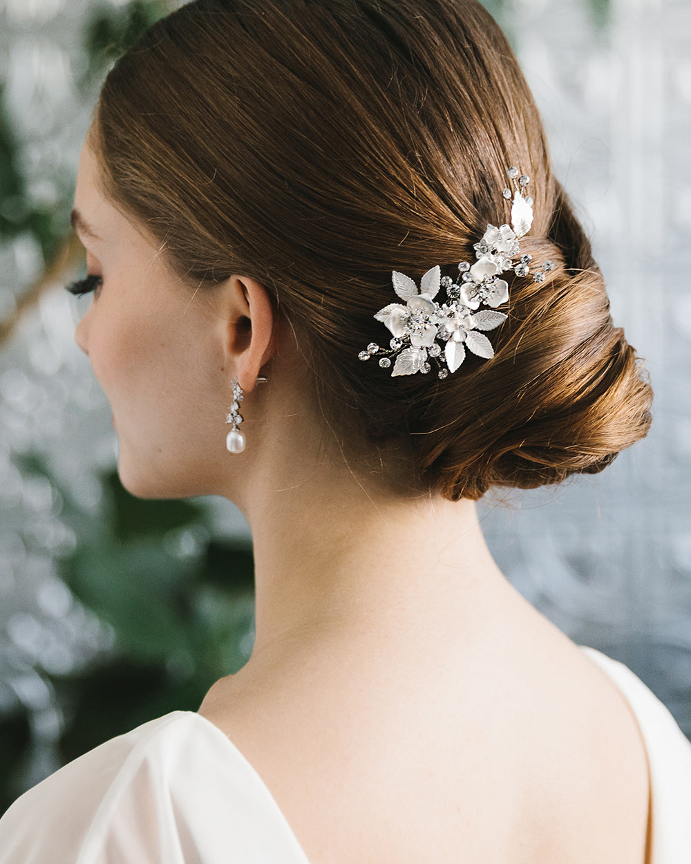 Elegant Floral Bridal Hair Comb for Wedding - Handmade Pearl & Crystal Bridesmaid Hair Accessories for Bridal Shower, Boho Wedding, and Special Occasions