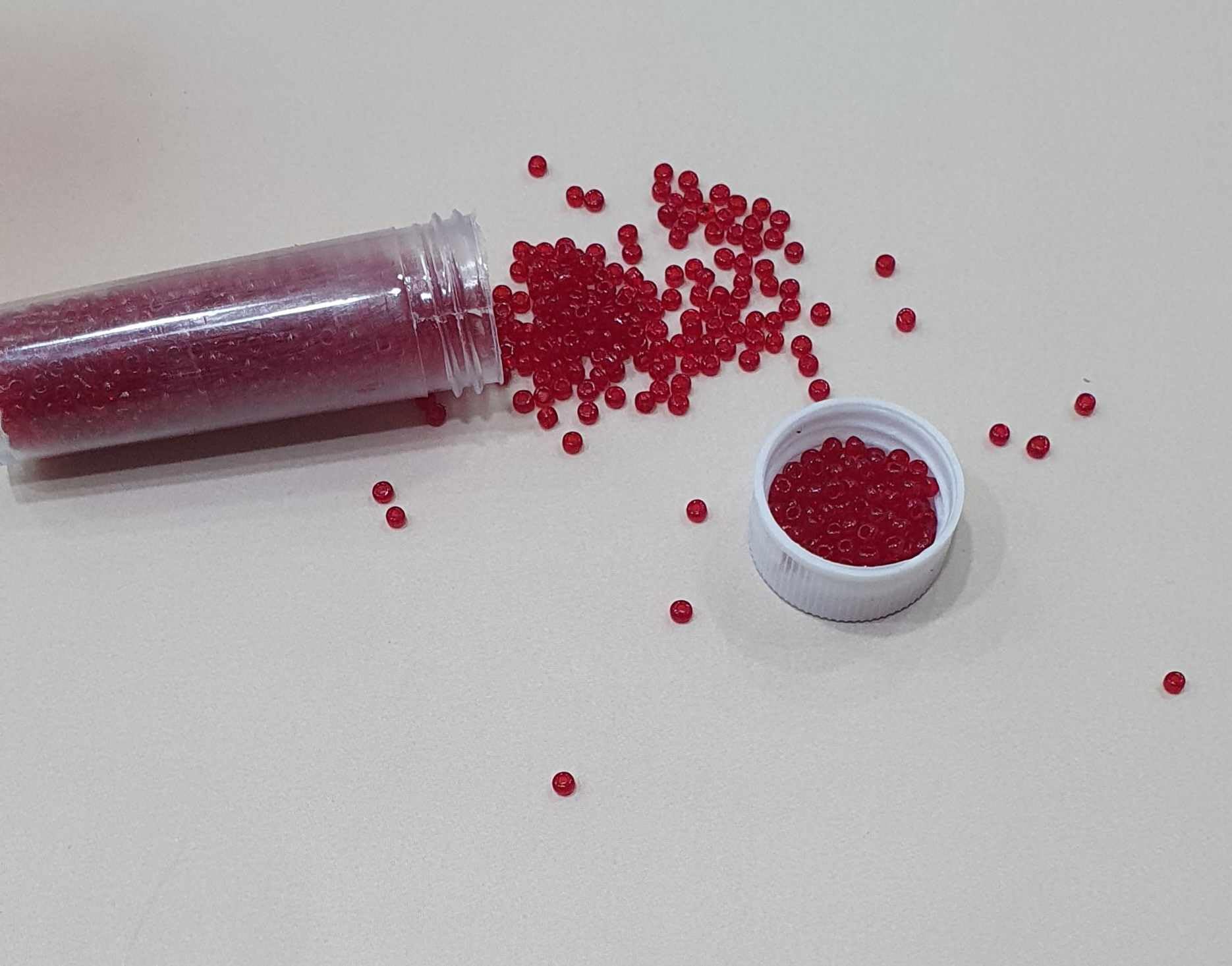 Preciosa 2mm Round Seed Beads - Tomato Red (11/0 Size) - 50g Pack (3900 Beads) for Jewelry Making, Beading & DIY Crafts - Perfect for Bracelets, Necklaces & Home Decor Projects