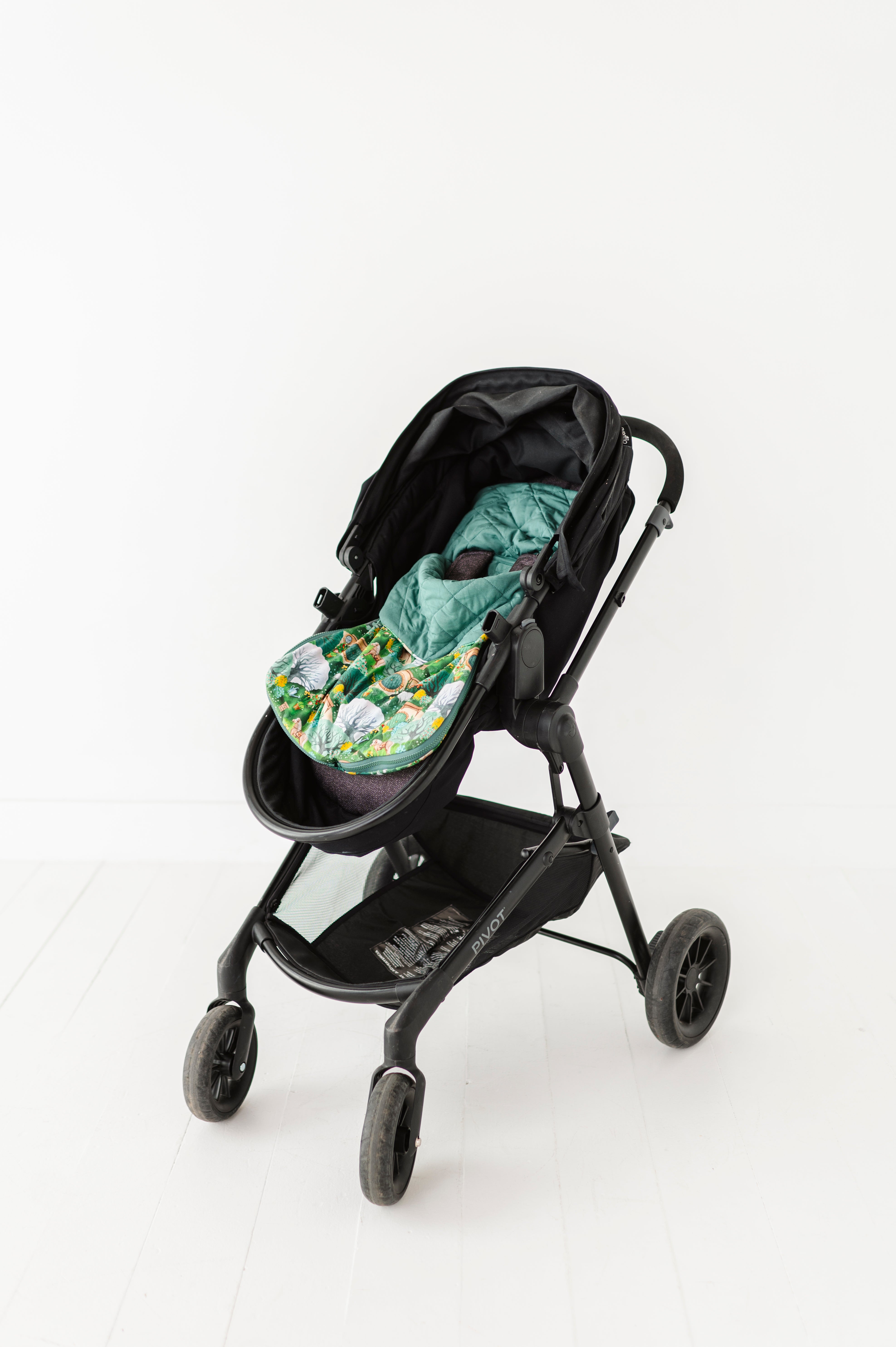 The Shire™ In Bloom Stroller Sack - Stylish & Functional Diaper Bag for On-the-Go Parents | Perfect for Walks, Travel & Daycare | Water-Resistant & Spacious Design