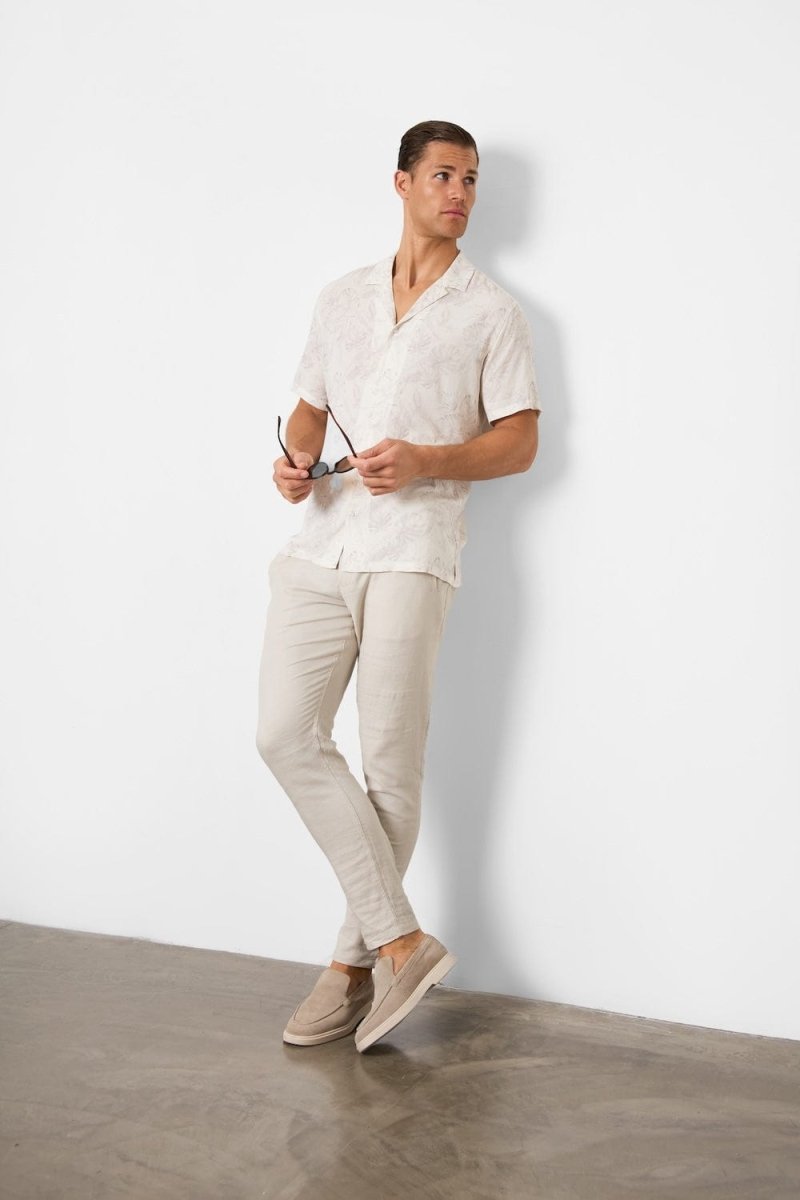 Stylish Printed Shirt in Stone Wash with Tropical Leaf Design - Perfect for Summer Vacations & Beach Outings