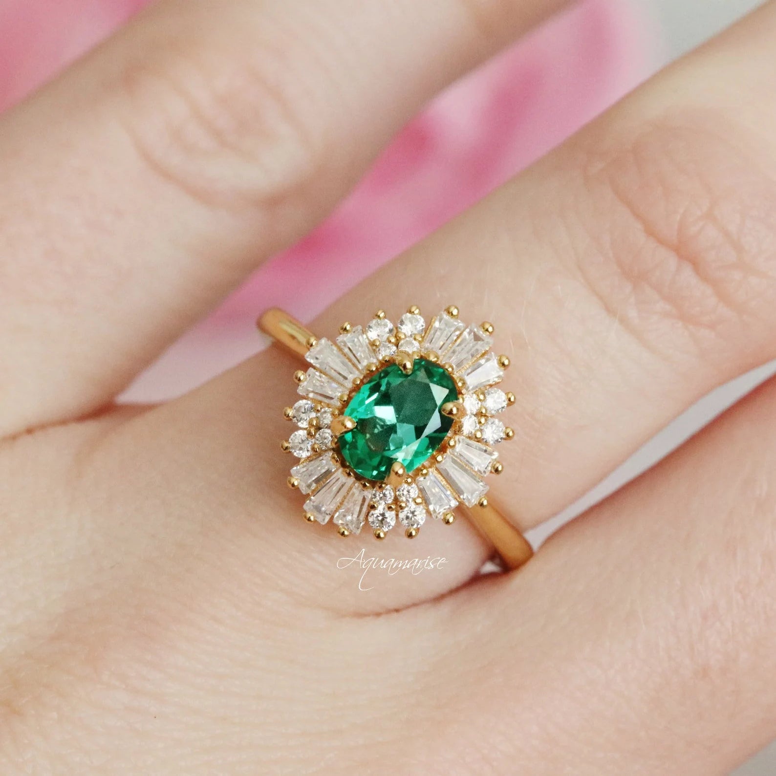 Victoria Emerald Couples Ring - Elegant Matching Wedding Bands for Him & Her - Perfect for Anniversaries, Engagements & Romantic Gifts