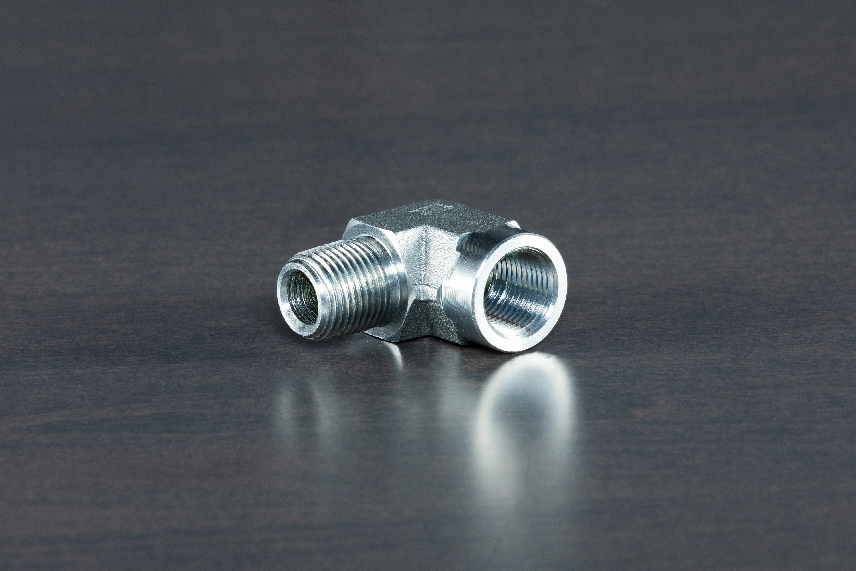 Stainless Steel 3/8 NPT 90° Elbow Fitting - Corrosion Resistant Pipe Connector for Plumbing, Gas, and Hydraulic Systems