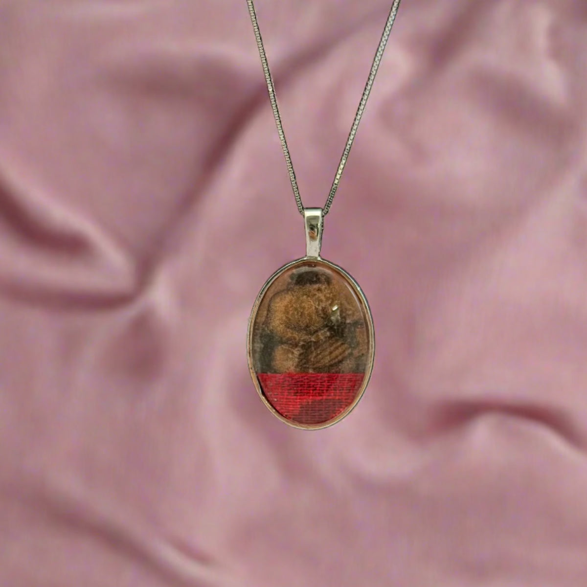 Red Tape Oval Pendant Necklace with Vintage Historic Graphic Design - Perfect for Casual Wear, Gift Giving & Special Occasions