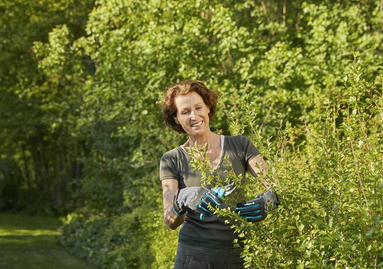 Gardena Shrubcare Glove M - Thornproof Gardening Gloves for Pruning, Trimming & Plant Care - Durable Protection for Hands While Gardening, Landscaping & Outdoor Work