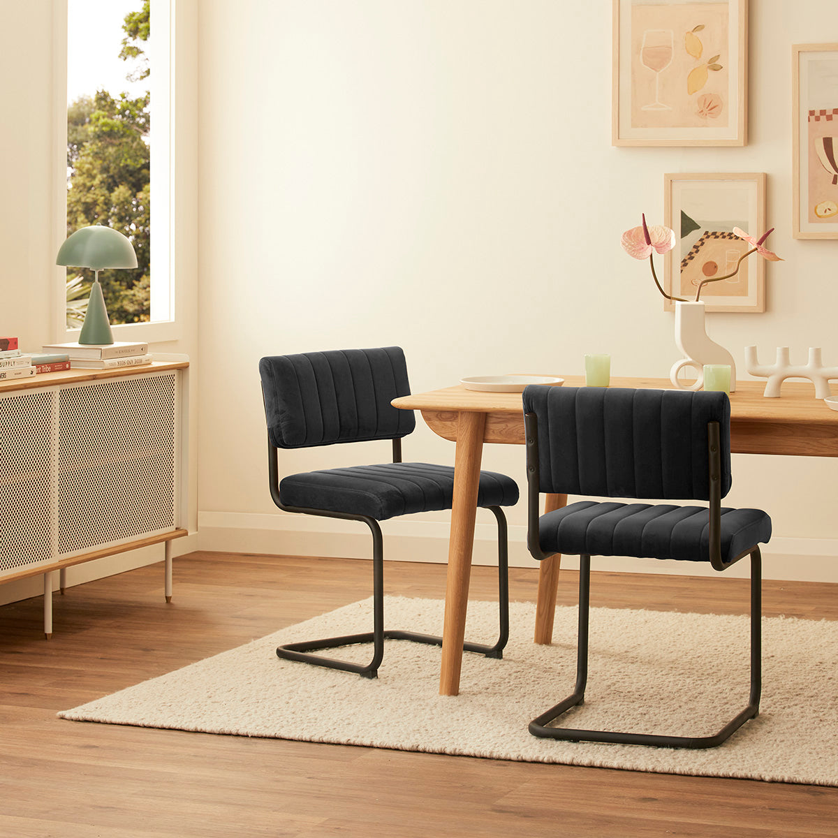 Luxury Velvet Dining Chair - Modern Upholstered Accent Chair for Dining Room, Kitchen, Living Room & Office - Soft & Comfortable Seat with Sturdy Metal Legs - Elegant Home Decor for Parties & Gatherings