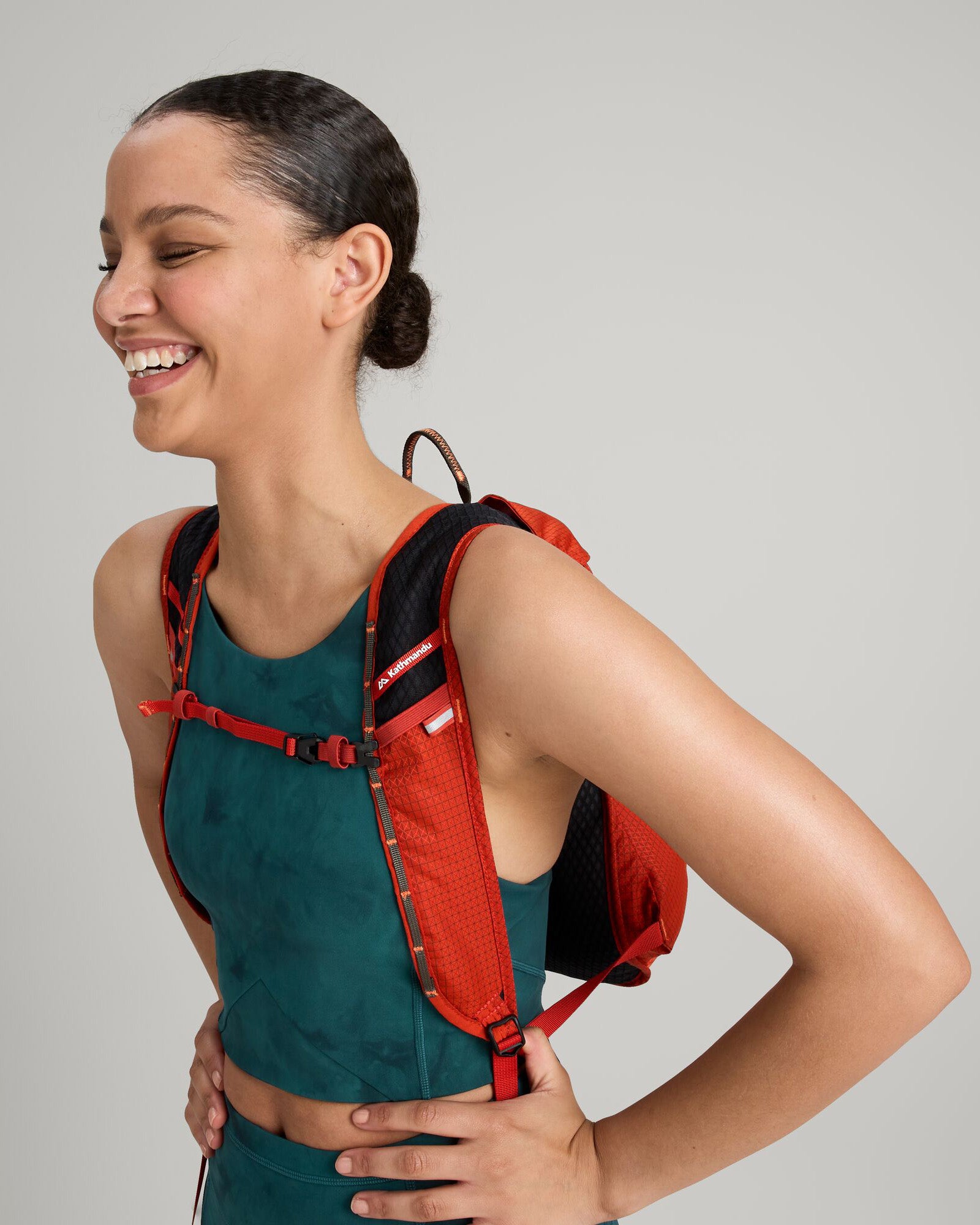 Veos 5L Trail Running Hydration Pack - Lightweight & Durable for Hiking, Jogging & Outdoor Adventures - Red Earth Color