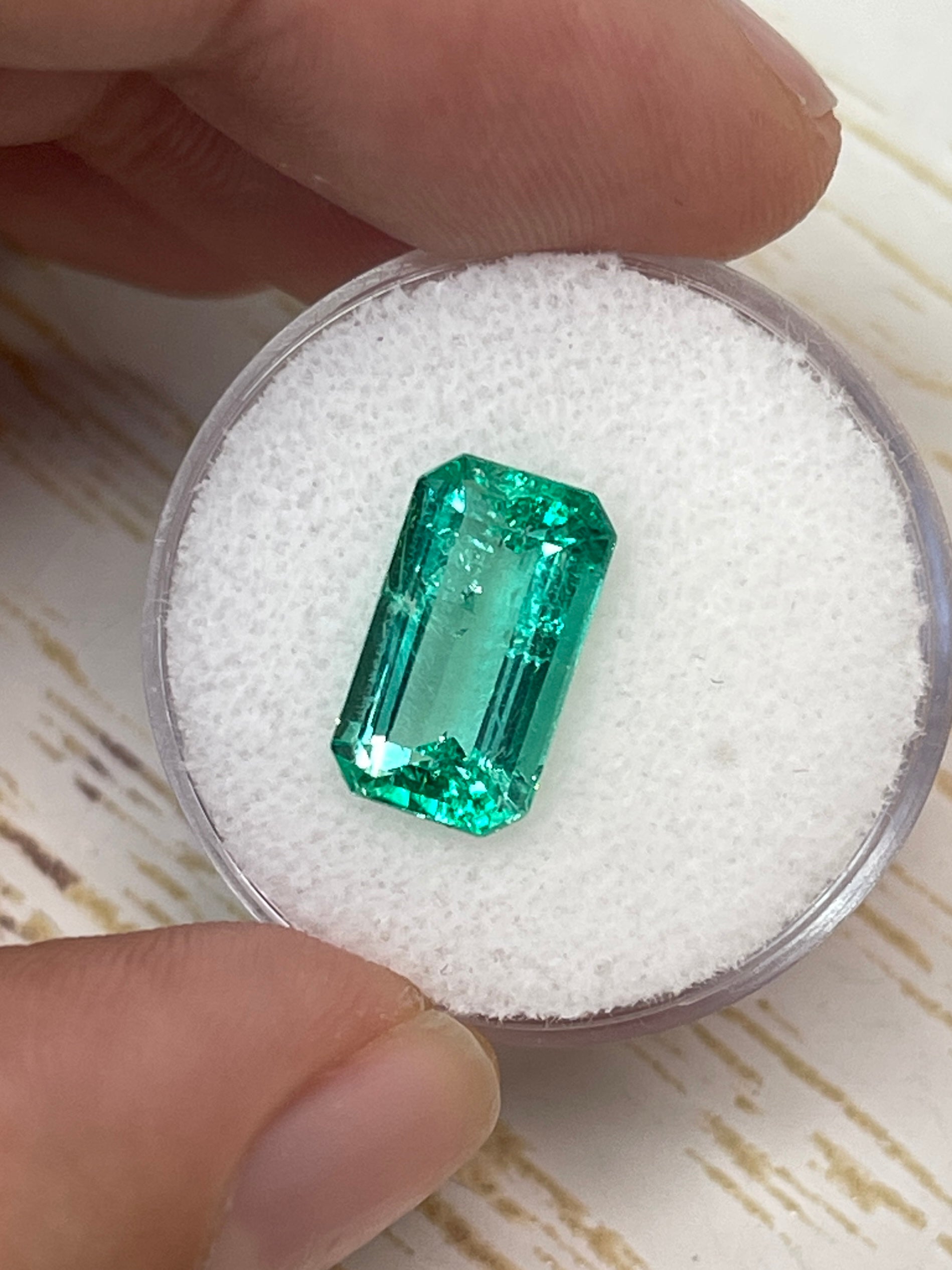 3.42 Carat 13x7.6mm Glowing Elongated Green Natural Loose Colombian Emerald - Emerald Cut Gemstone for Jewelry Making, Engagement Rings & Luxury Gifts