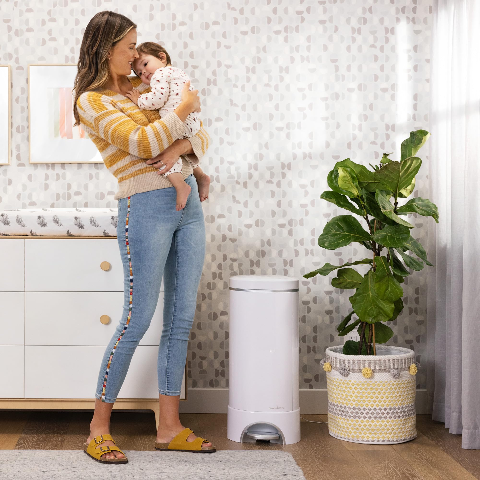 Munchkin® UV Diaper Pail - Best Odor Control Diaper Disposal System with 1 UV Snap, Seal & Toss™ Bag & 1 UV Refill Ring - Perfect for Nursery, Baby Room & Daycare Centers