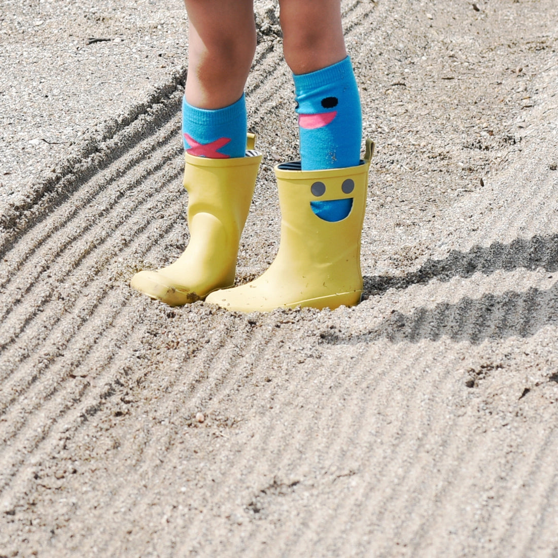 Boxbo Wistiti Unisex Kids' Rain Boots - Waterproof Yellow Rain Boots for Boys & Girls - Perfect for Puddles, Outdoor Play & School Days