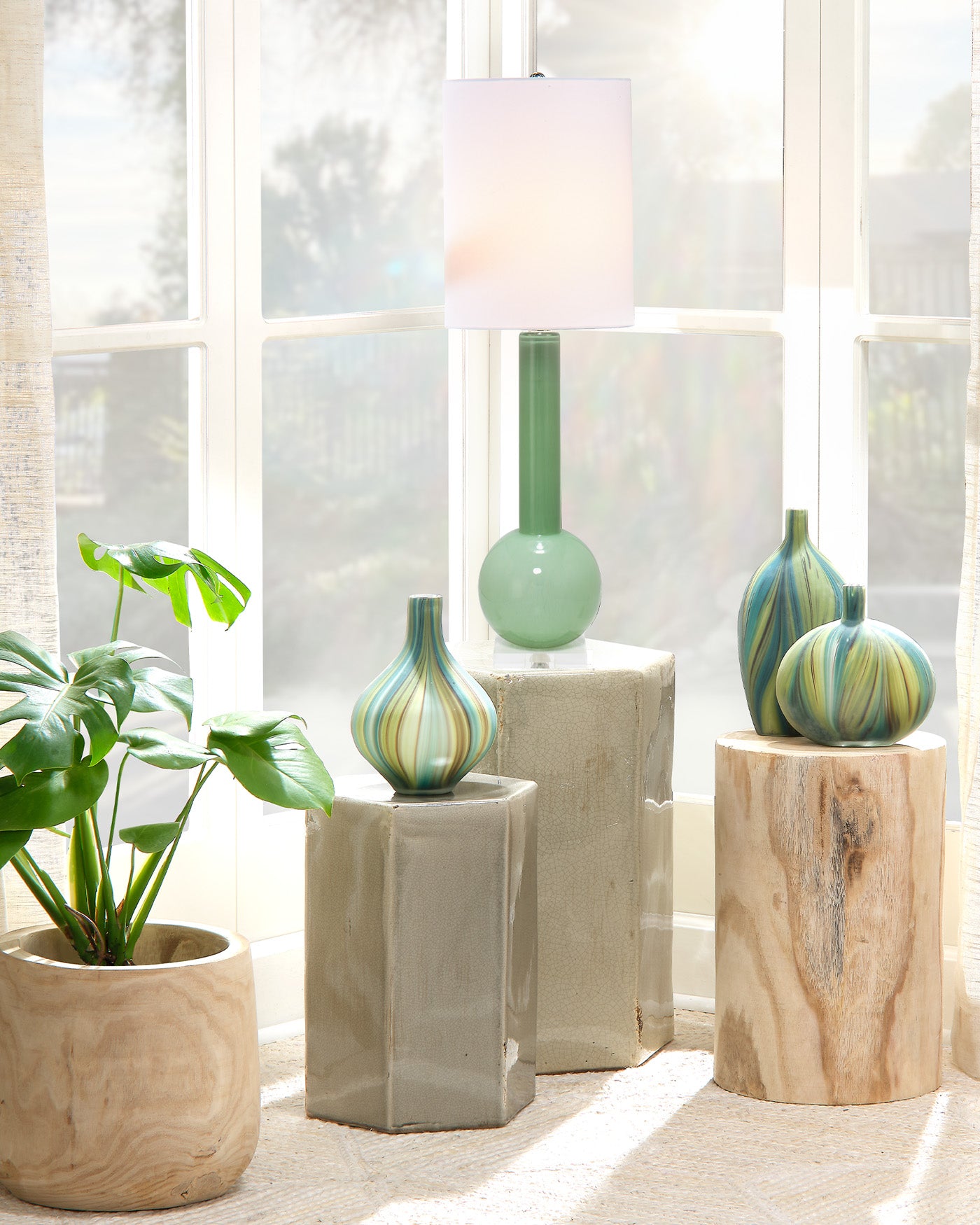 Modern Green Studio Table Lamp - Adjustable LED Desk Light for Artists, Designers & Home Office - Perfect for Reading, Drawing & Workspaces
