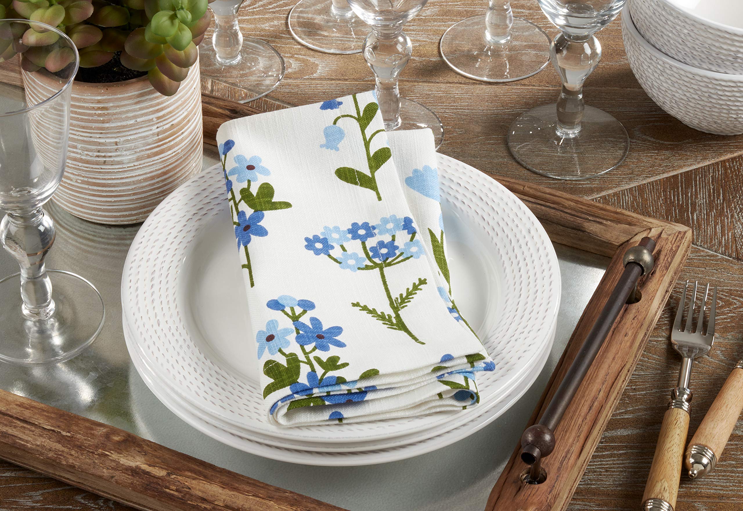 Floral Design Table Napkins Set of 4 - Elegant Cotton Dinner Napkins for Wedding, Party & Home Decor - Perfect for Dining, Entertaining & Special Occasions
