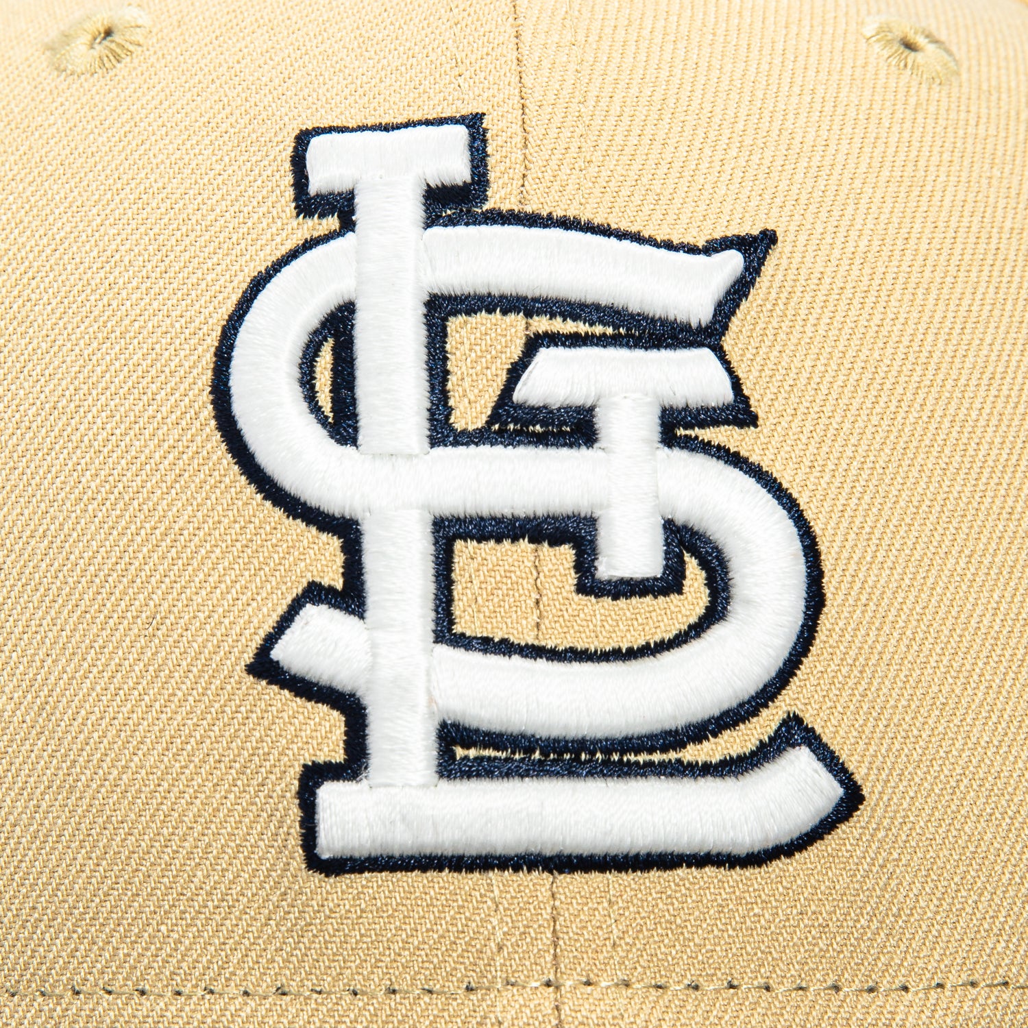 New Era 59Fifty St Louis Cardinals Final Season Patch Hat - Tan & Navy Baseball Cap for Men - Official MLB Licensed Hat for Games, Collecting & Fan Apparel