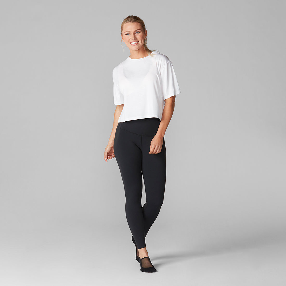 Tavi Noir Women's Short Sleeve Crop Top - Trendy Casual Summer T-Shirt for Streetwear, Outfits & Fashion | Perfect for Parties, Dates & Everyday Wear